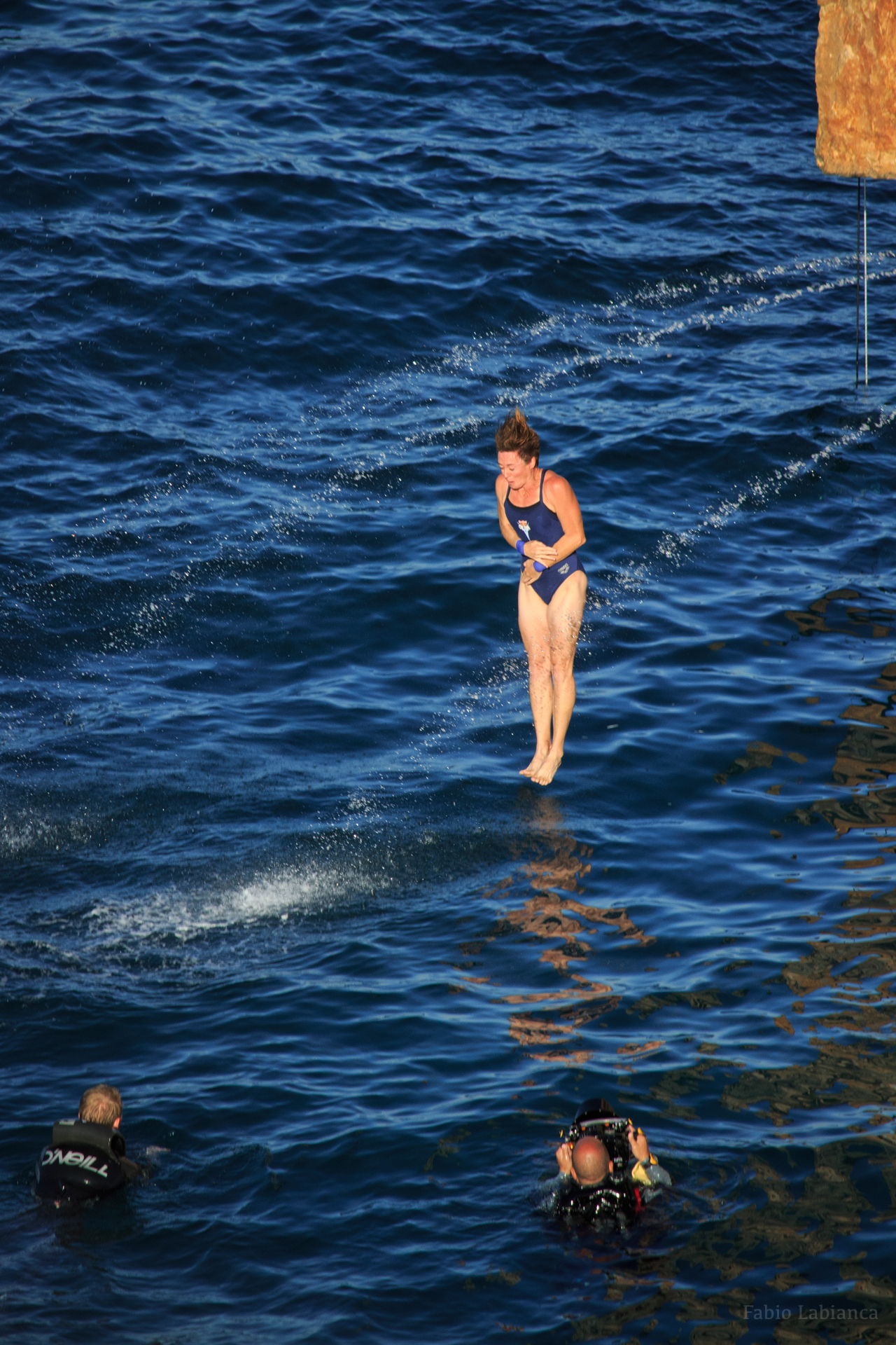 Entrance is 90 km / h - Red Bull Cliff Diving - Polignano