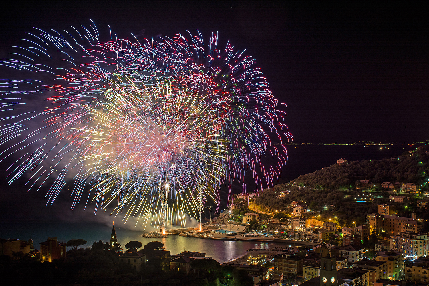 Il cielo di Recco si tinge di mille colori