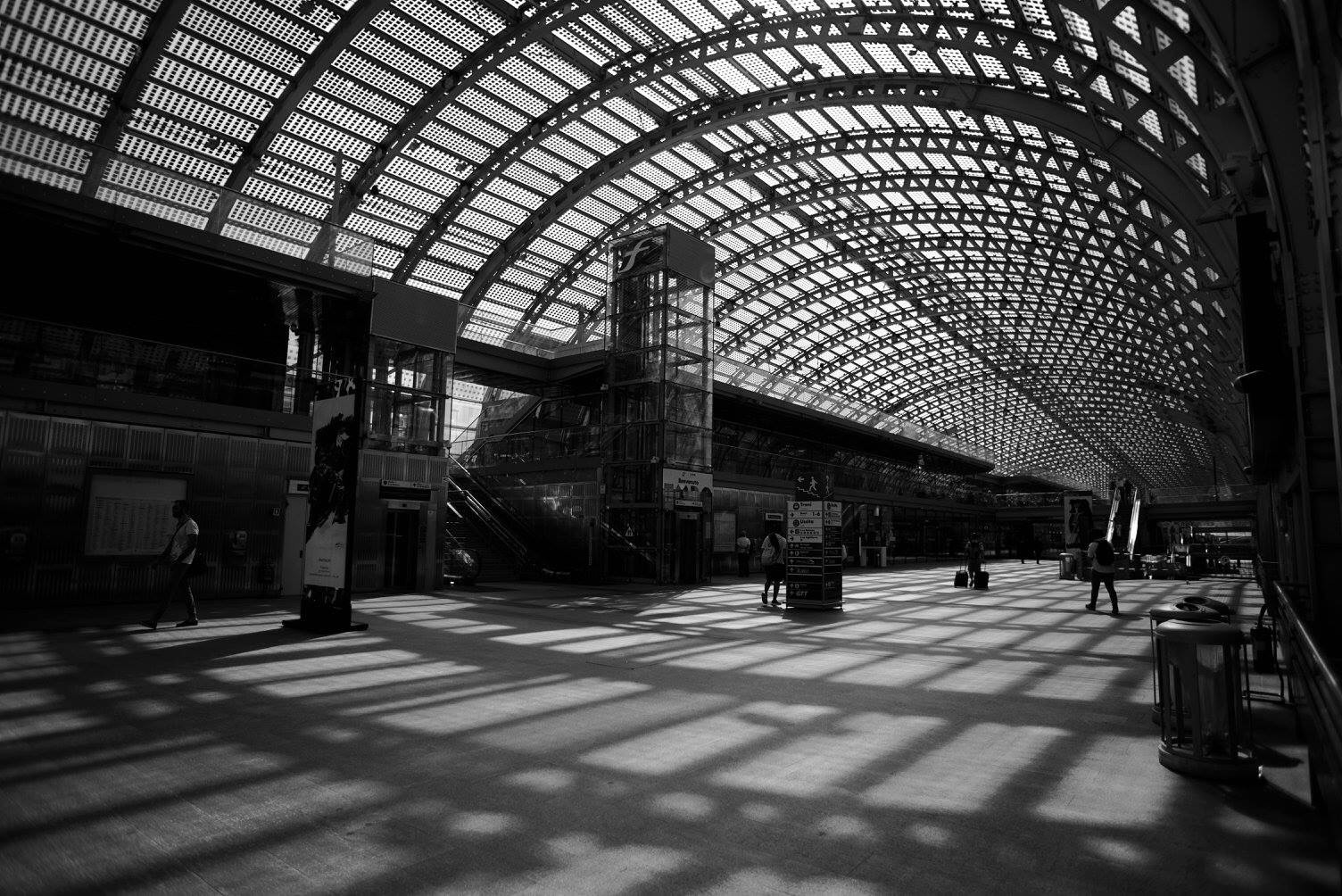 Play of light and shadow