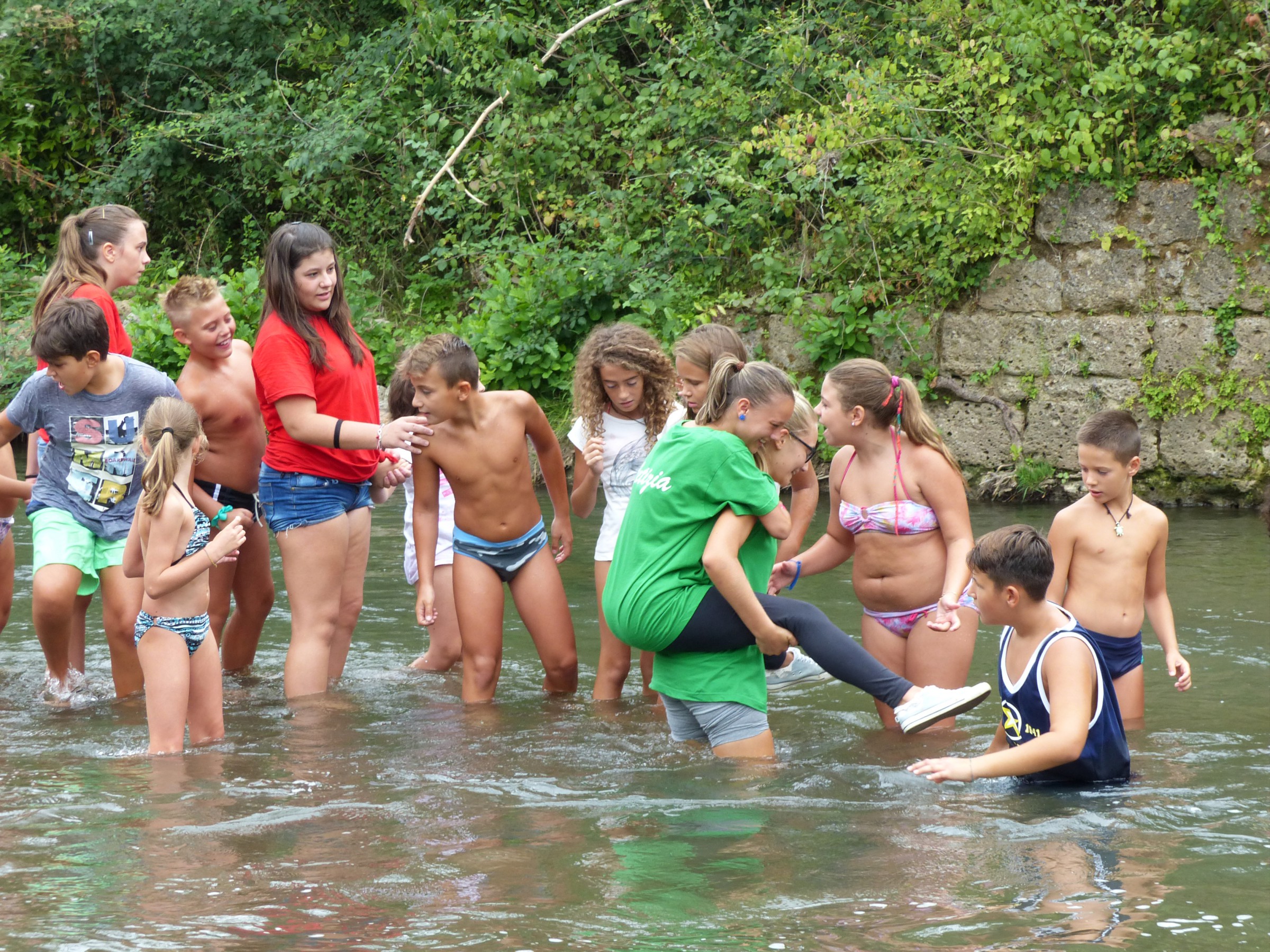 Ragazzi in acqua
