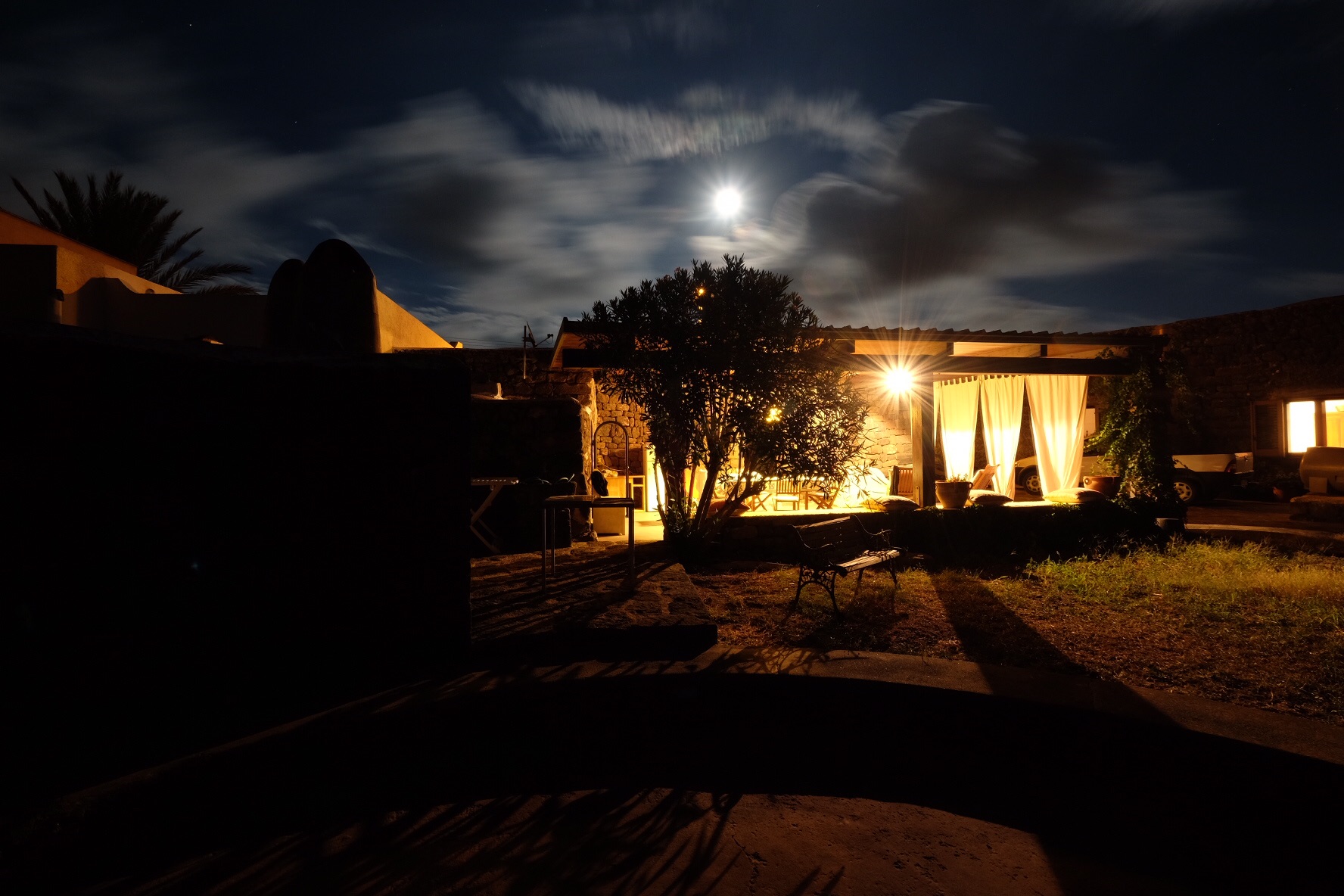 La magia del dammuso di notte