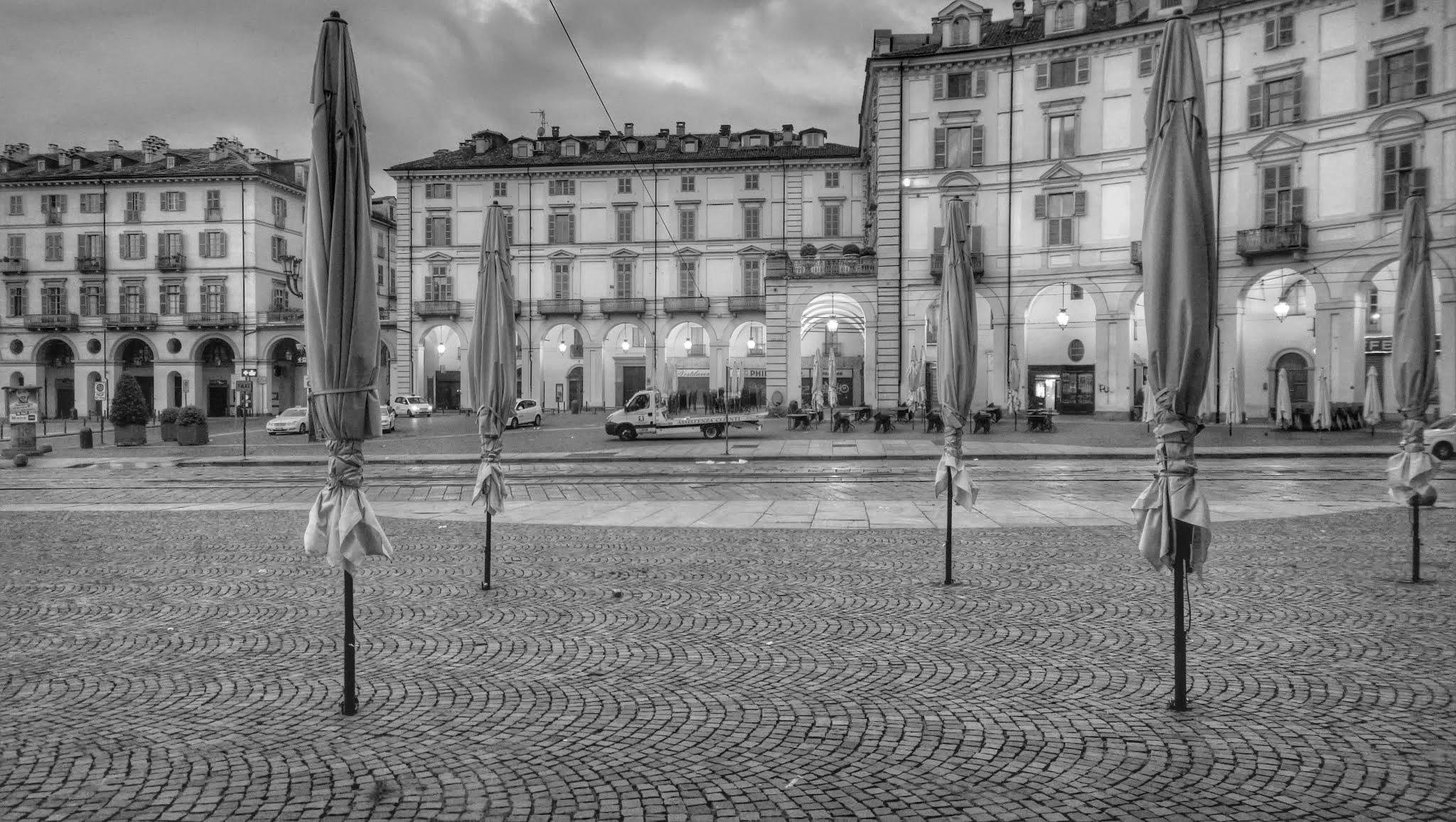 Sotto il selciato la spiaggia  ( o no ?)