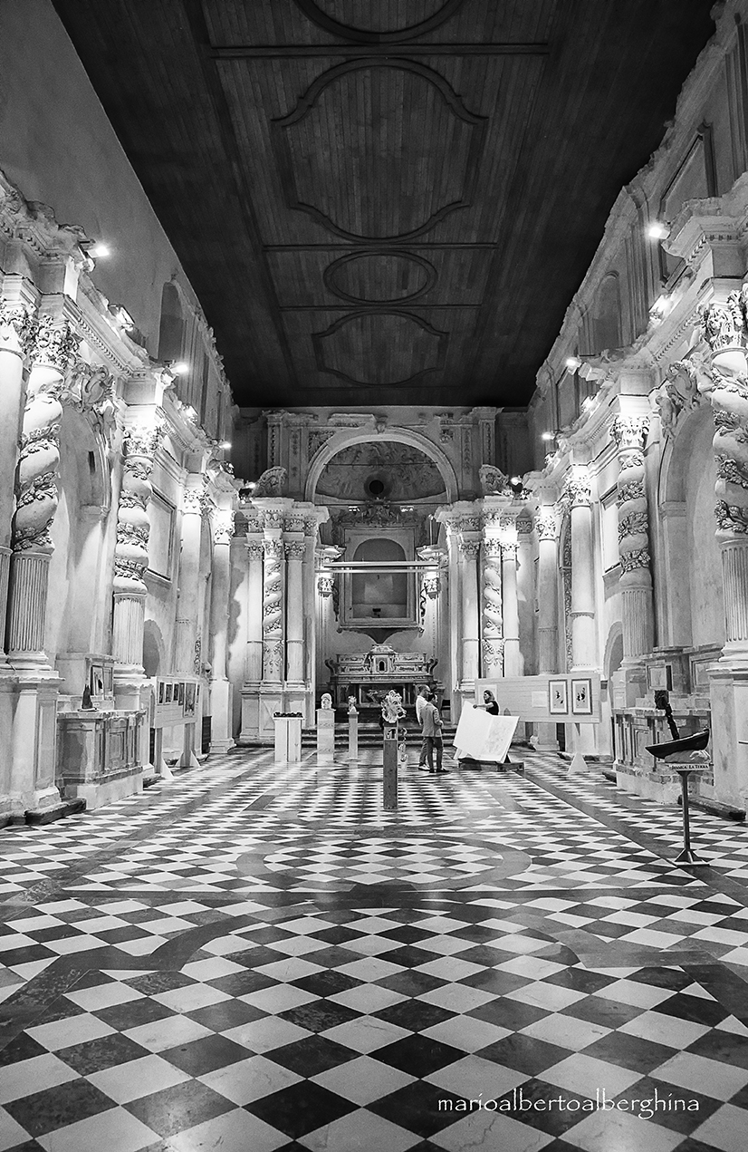 Ragusa Ibla, interno della chiesa di S. Vincenzo