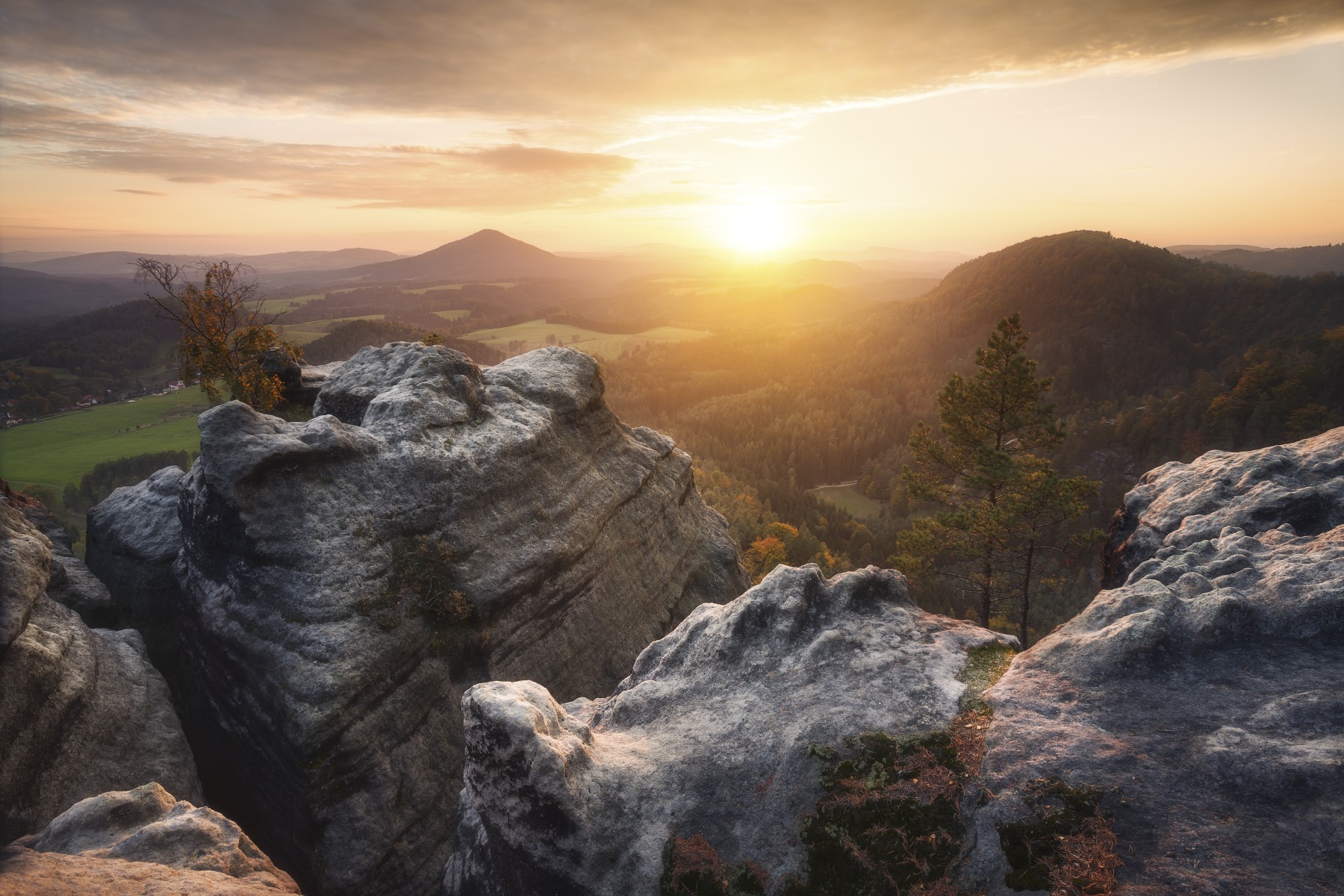 Tramonto dal rock di Vilemína