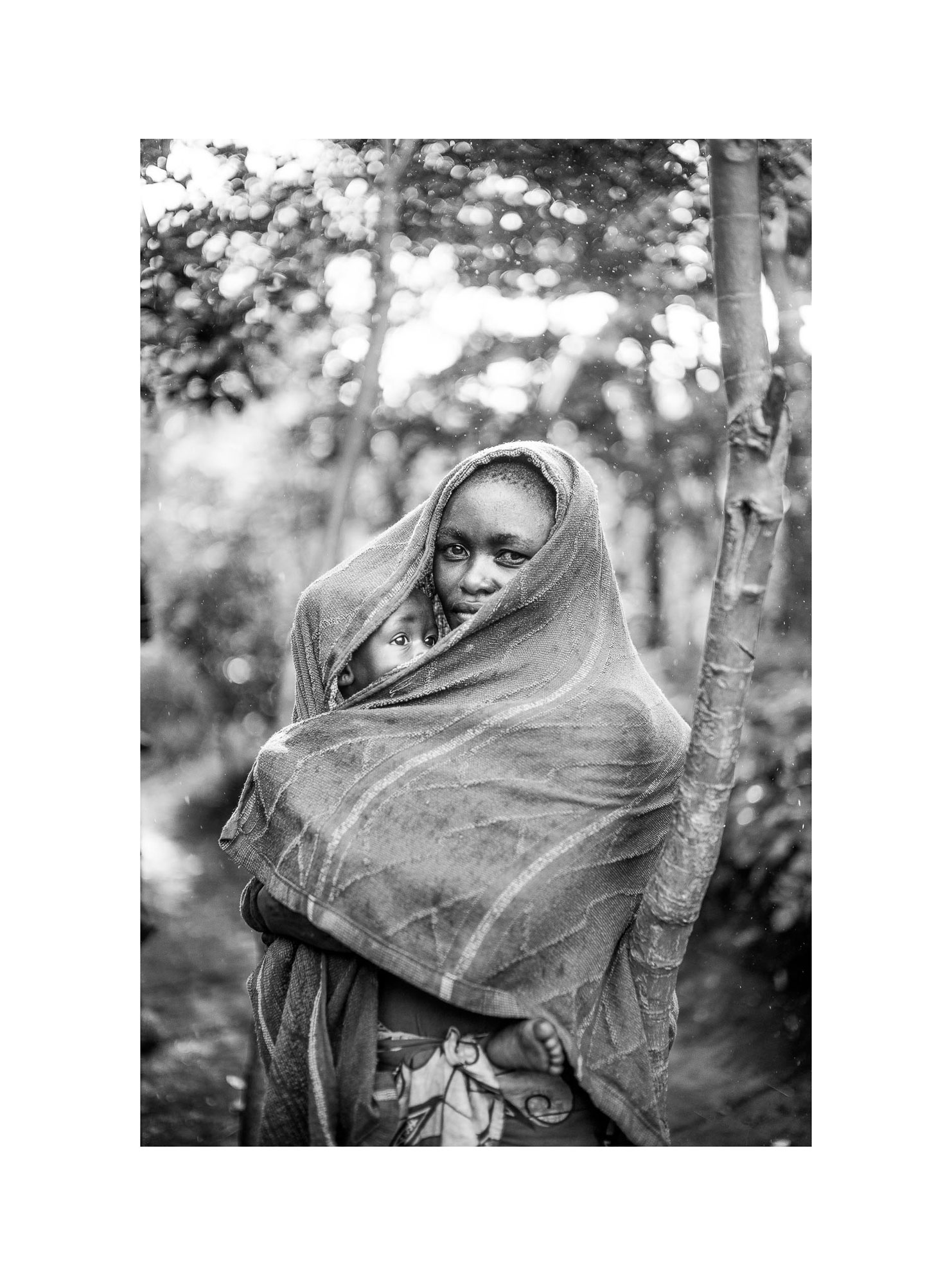 Hutu mother with son in the rain