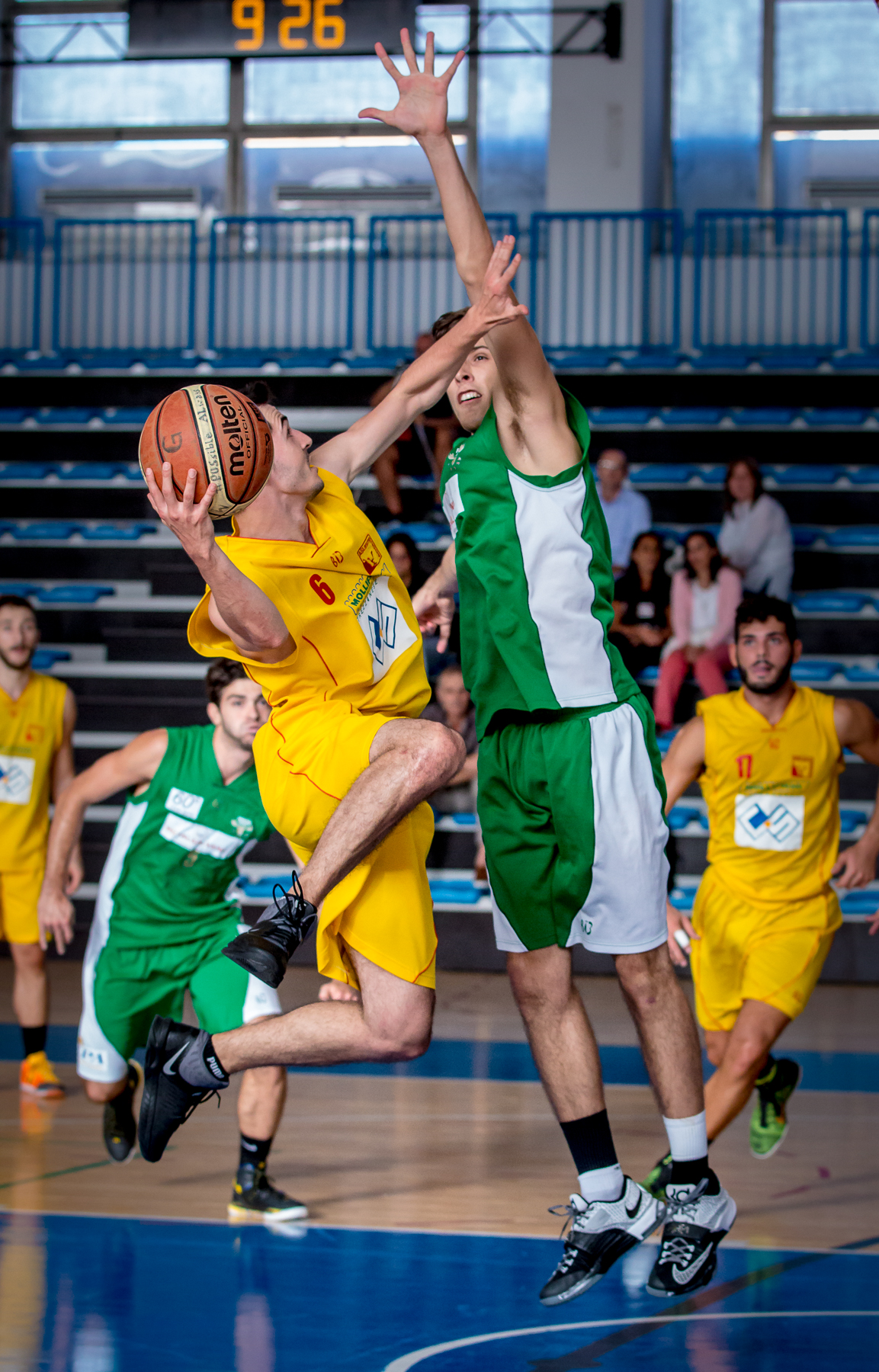 basketball - jump lopsided