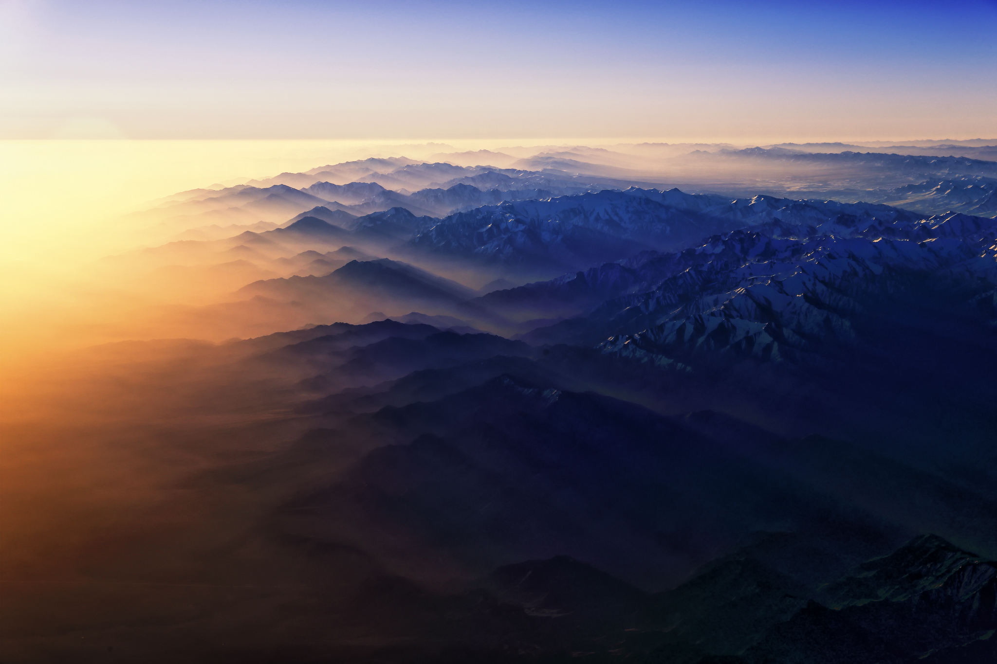 Nebbia alla fine del Tibet del nord