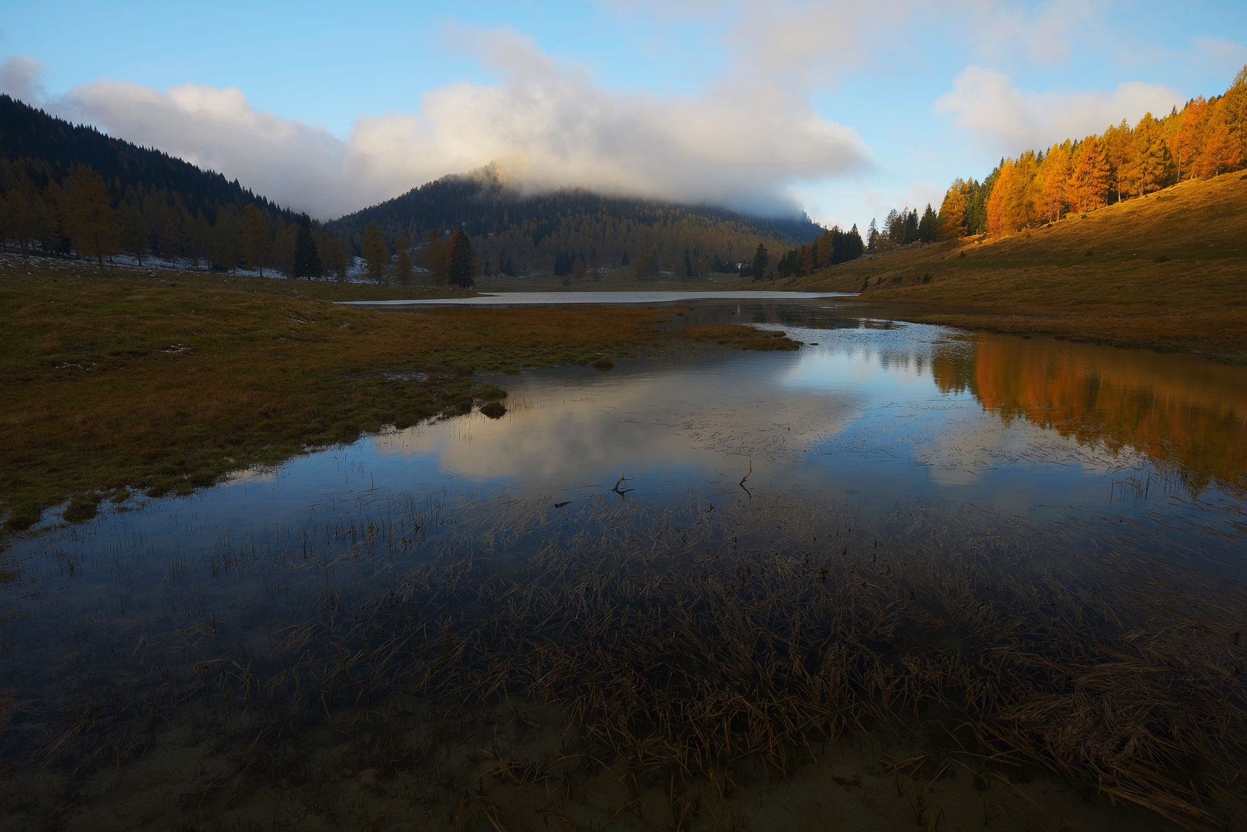 Autumn sull'Egger See. Carniche Austrian Alps.