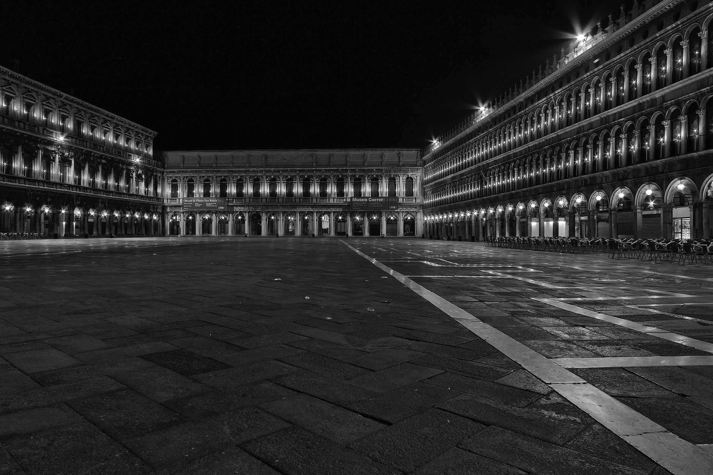 Piazza San Marco strangely empty hours 3,30