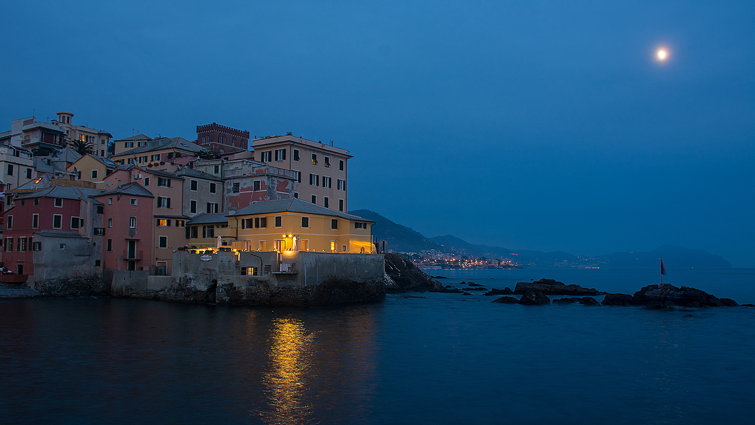Darkness falls in Boccadasse