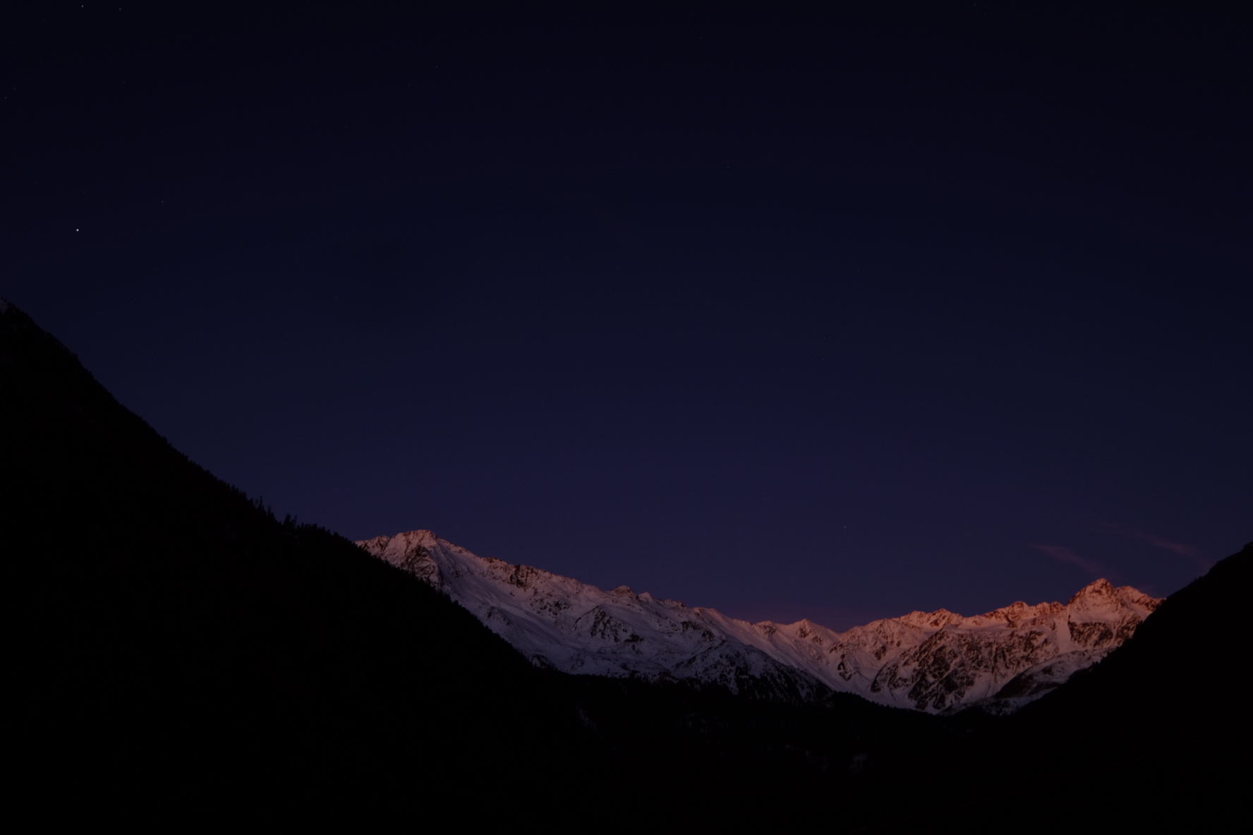 Una timida alba in Val Senales