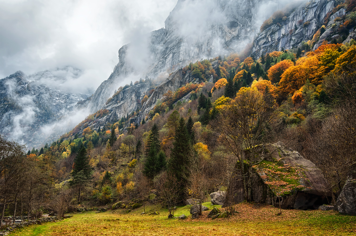 Foliage e Nuvole in Val di Mello