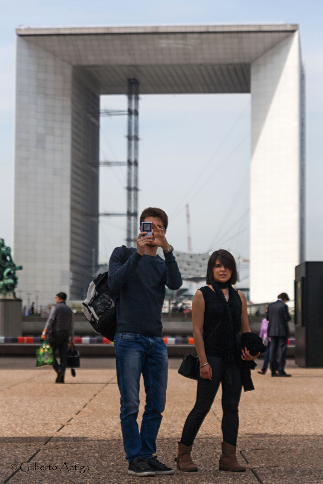 Embraced by the arc ("La Defence")