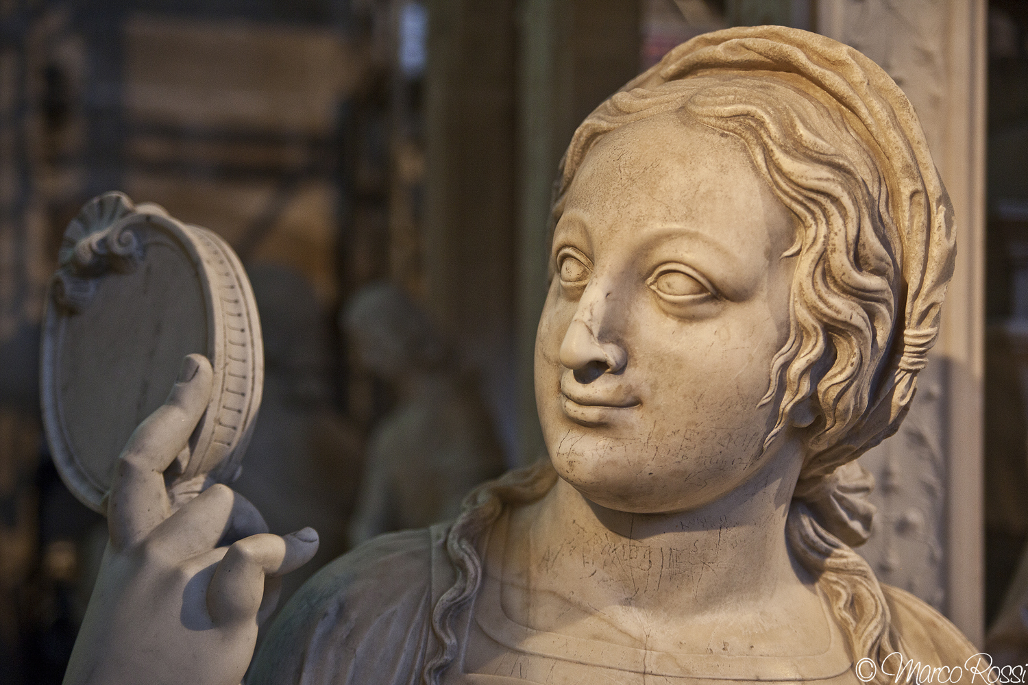 Saint Denis lady in the mirror