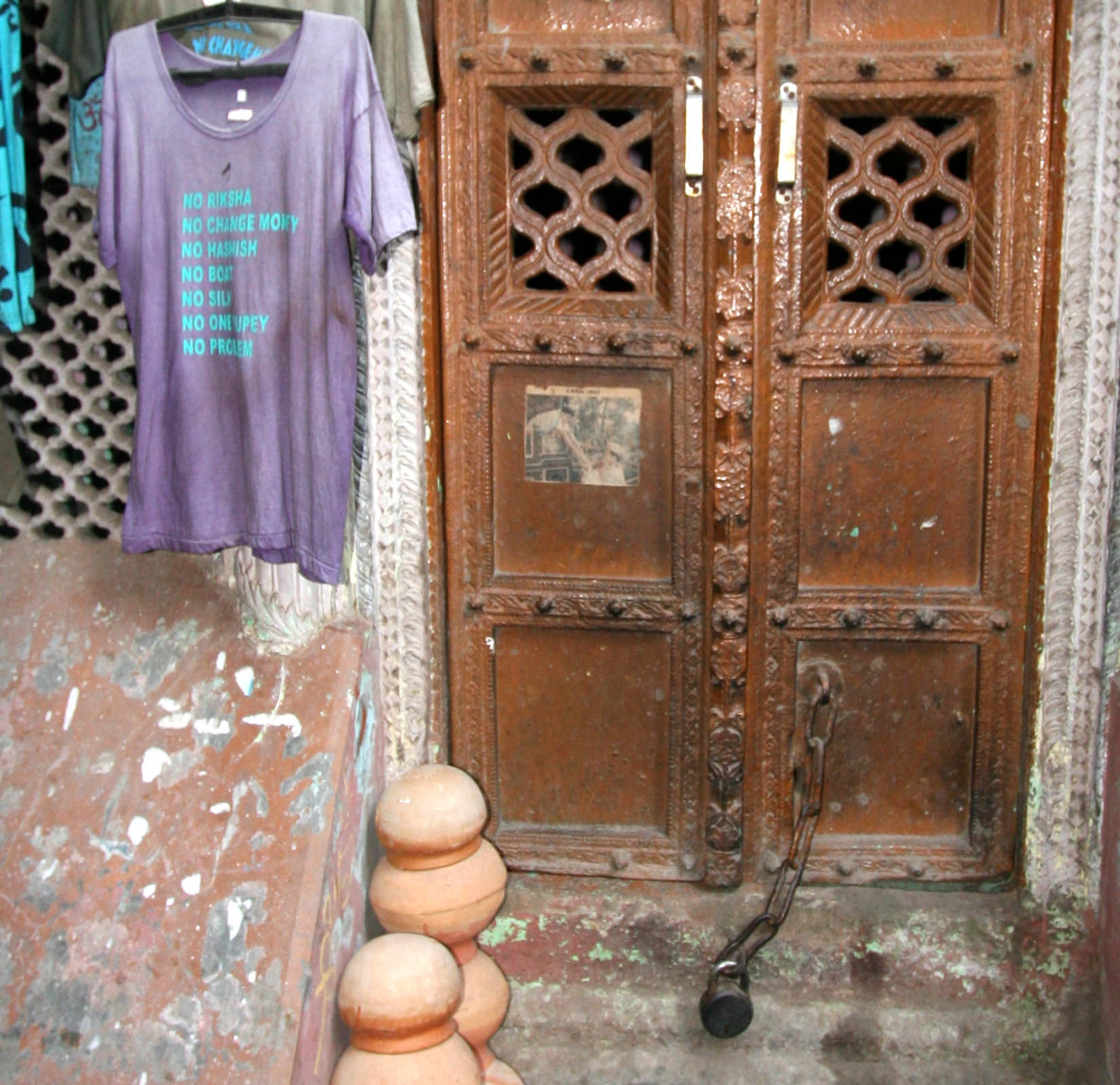 Solo anfore di terracotta per ceneri - (Varanasi)