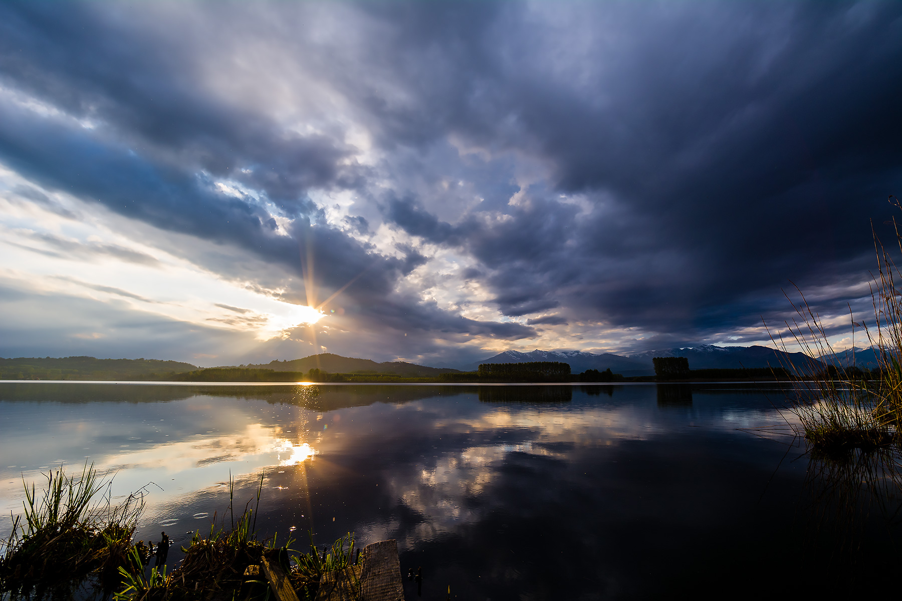 Ultimi raggi di sole - Lago di Candia