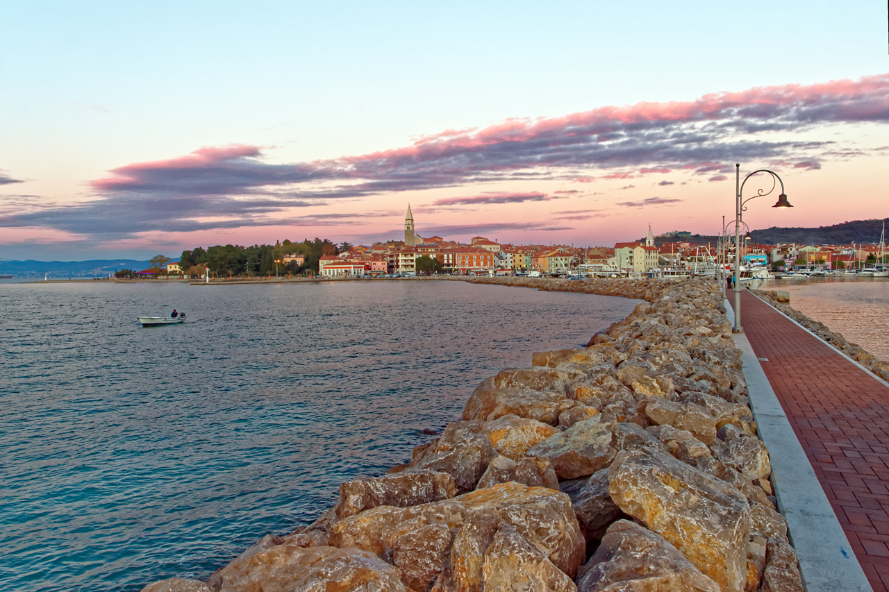 Island, (slo) sunset on the dam
