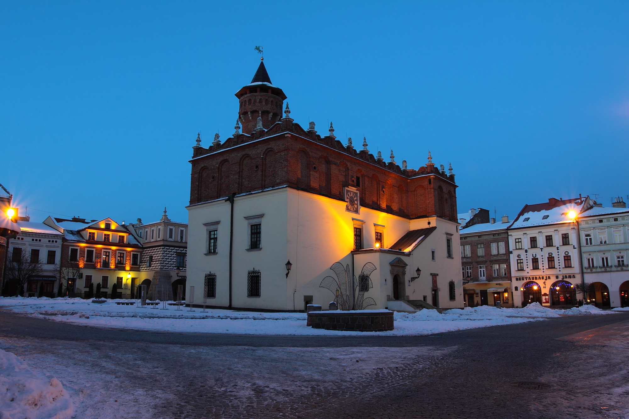 City Hall sulla Piazza della Città Vecchia / Tarn&oac...