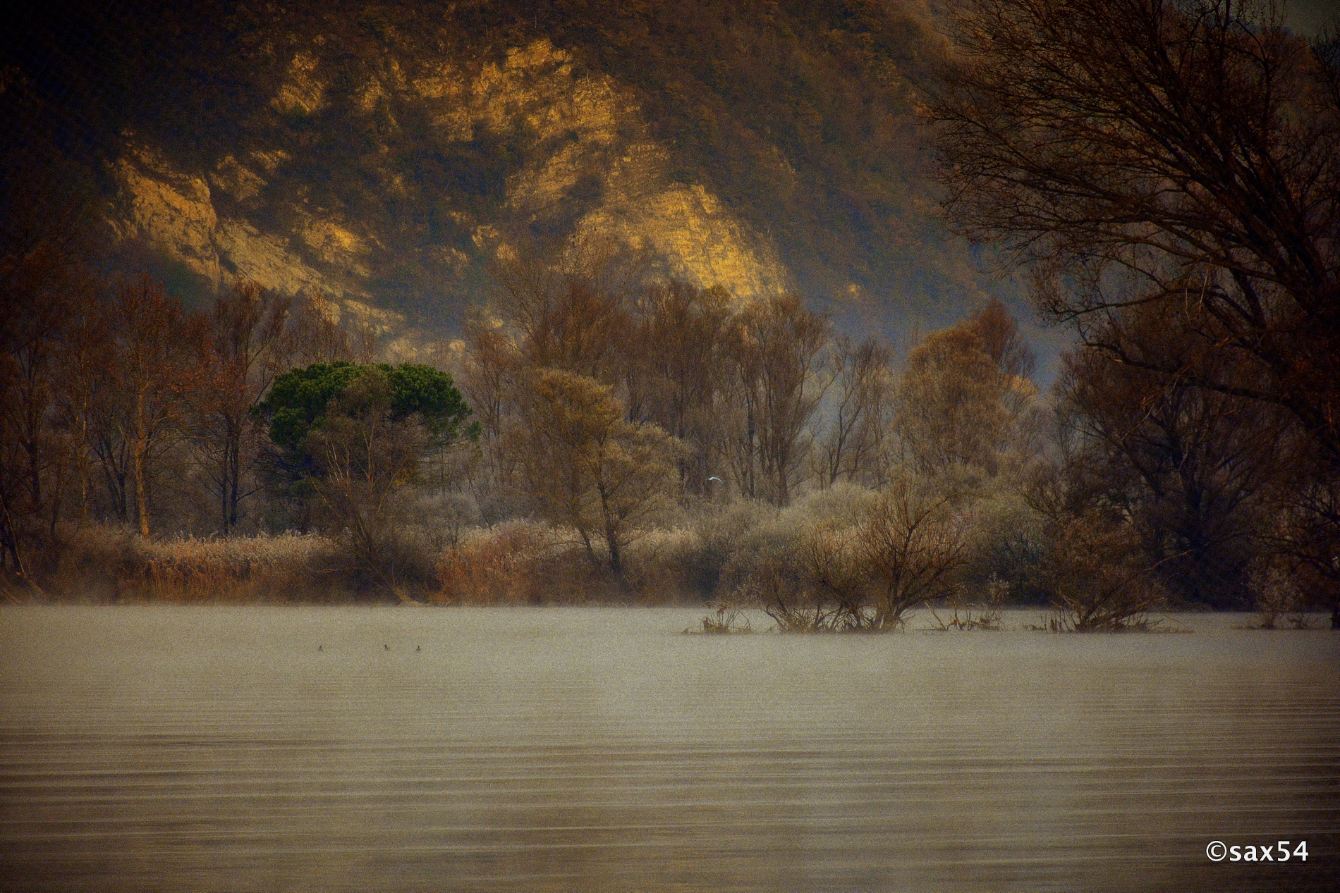 The Adda: lights, shadows and colors like a fairy tale.