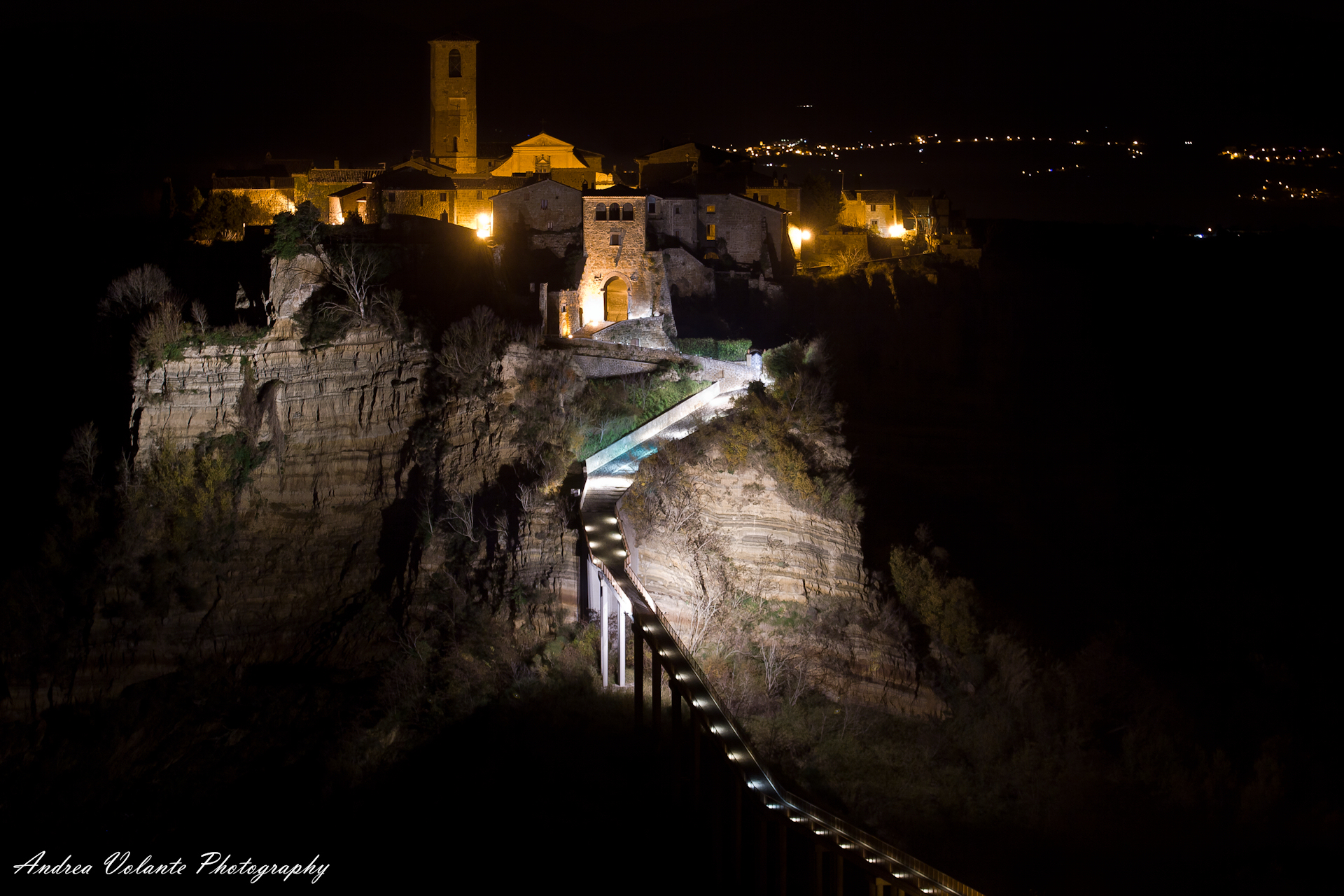 Nel cuore della notte ..Civita di Bagnoregio.