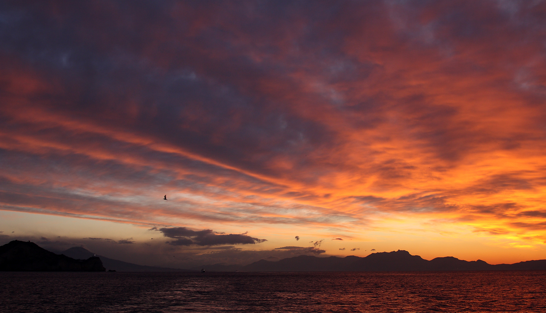 Alba sul Golfo di Napoli