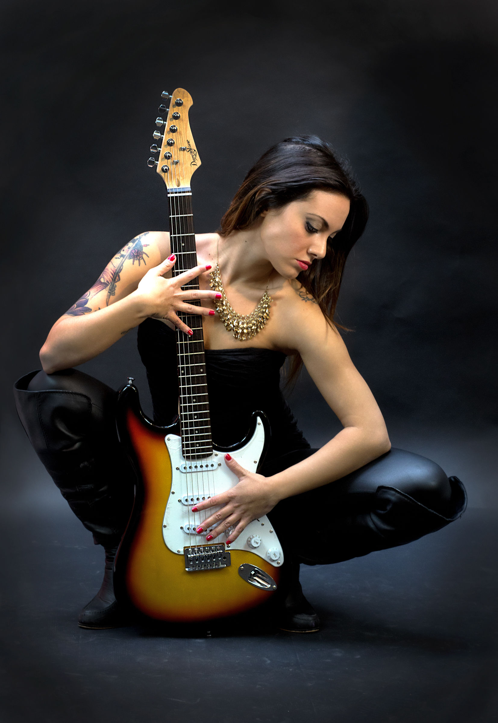 Women and guitars .... that combination!