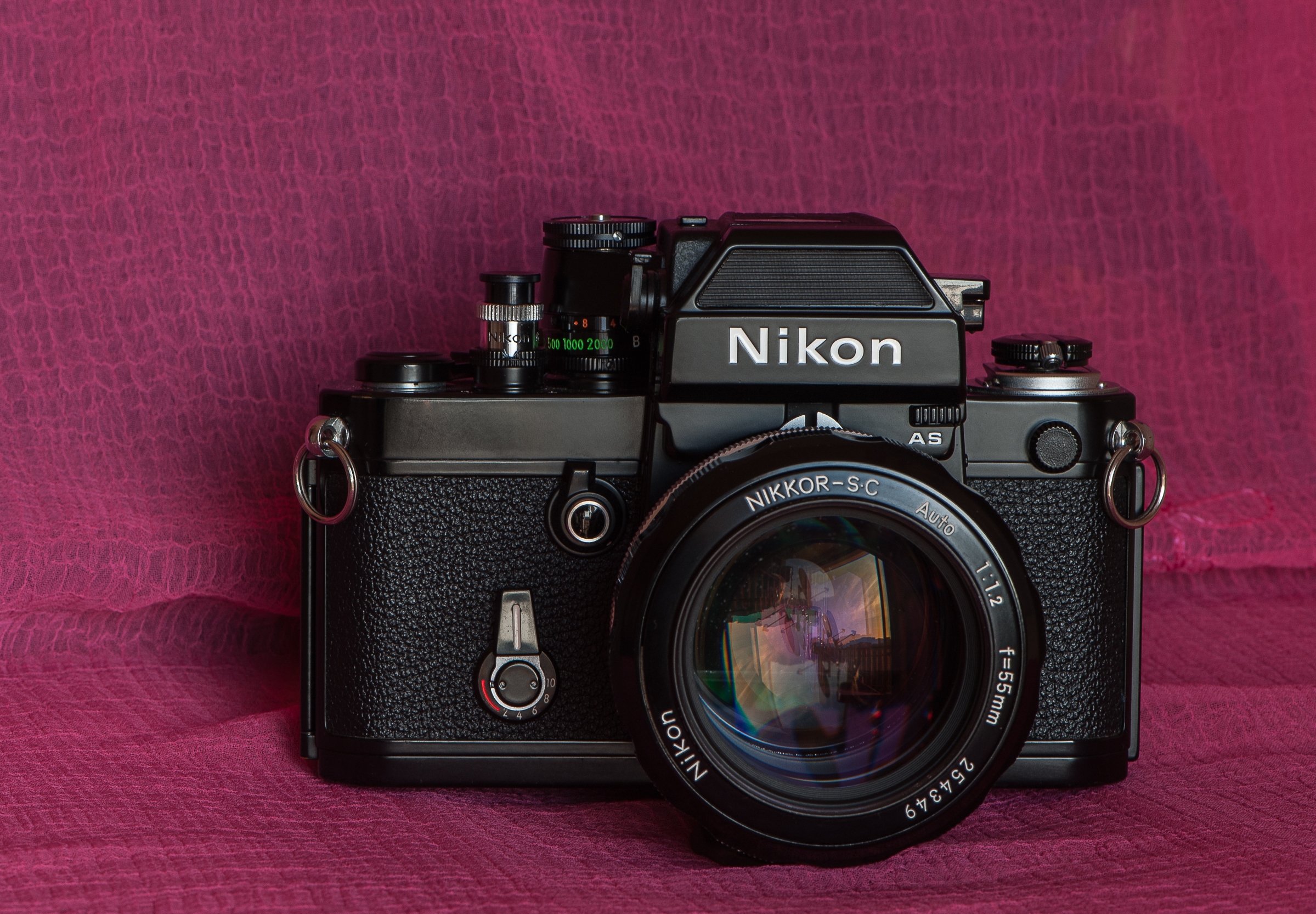 La Nikon "F2AS" black con Nikkor SC 55mm/1.2 mod. ...