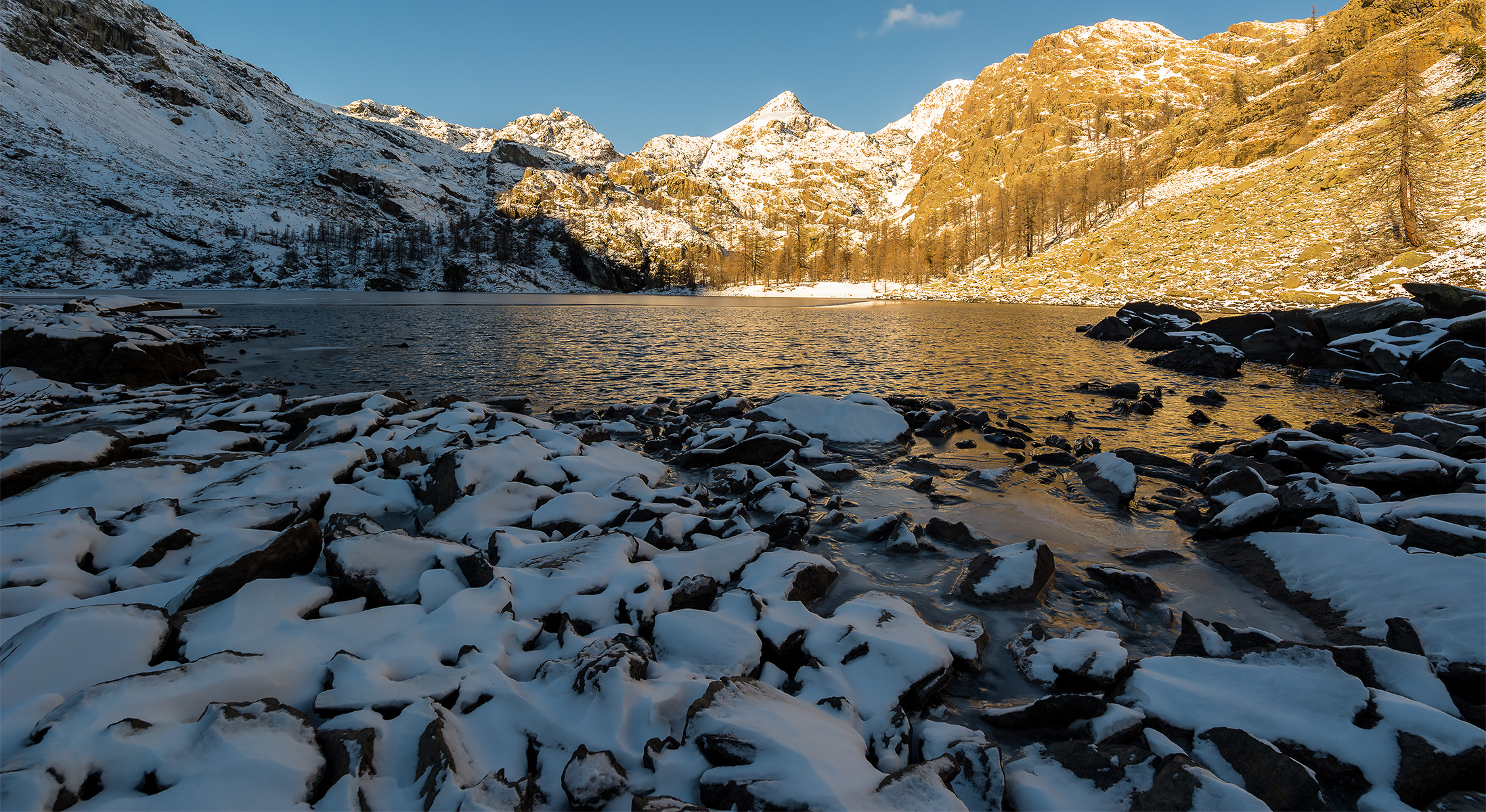 First light of sightsee Lake Horned