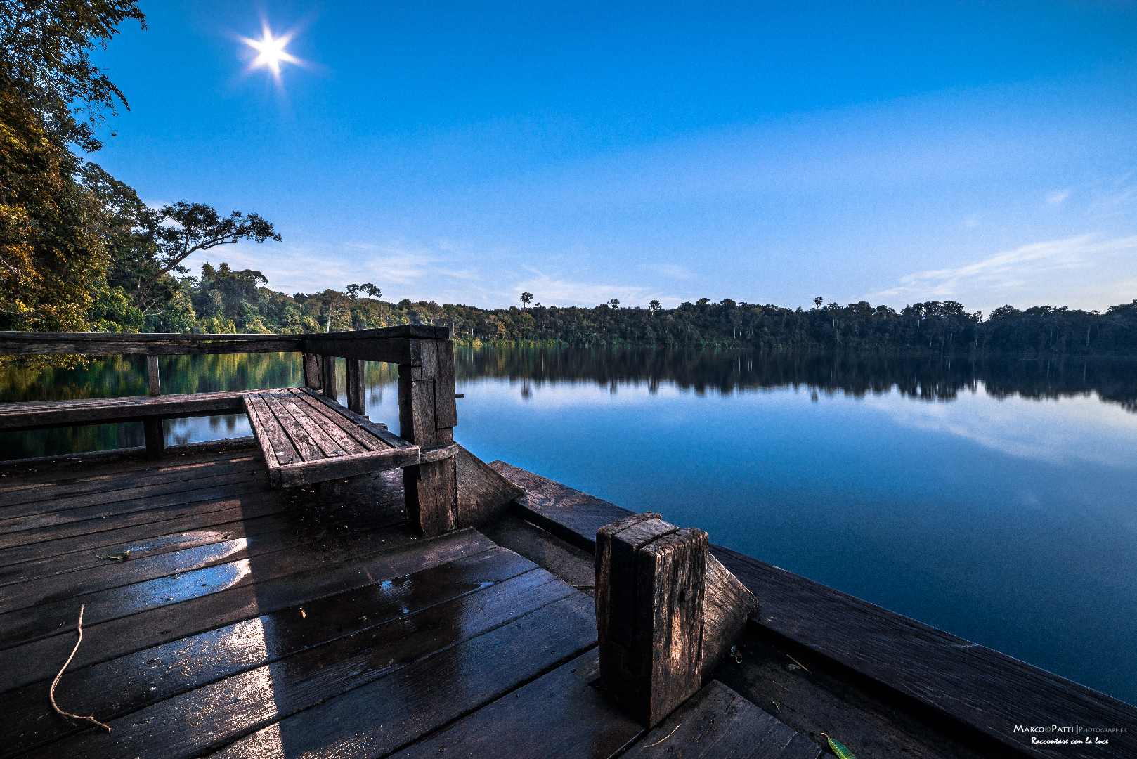 Boek Yeak Laom with the moon in the background