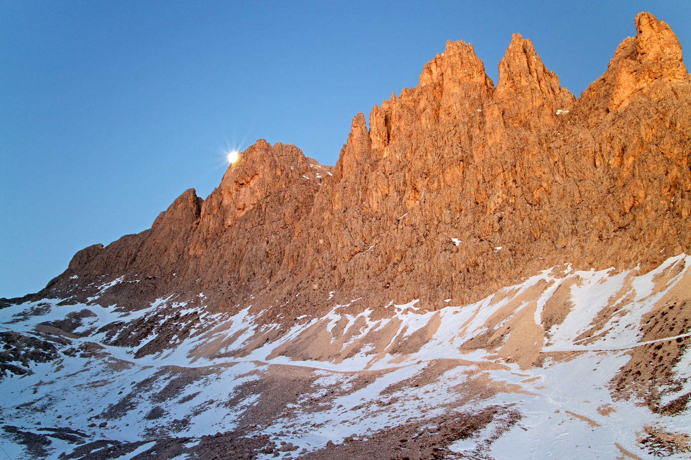 The sunset of the Moon
