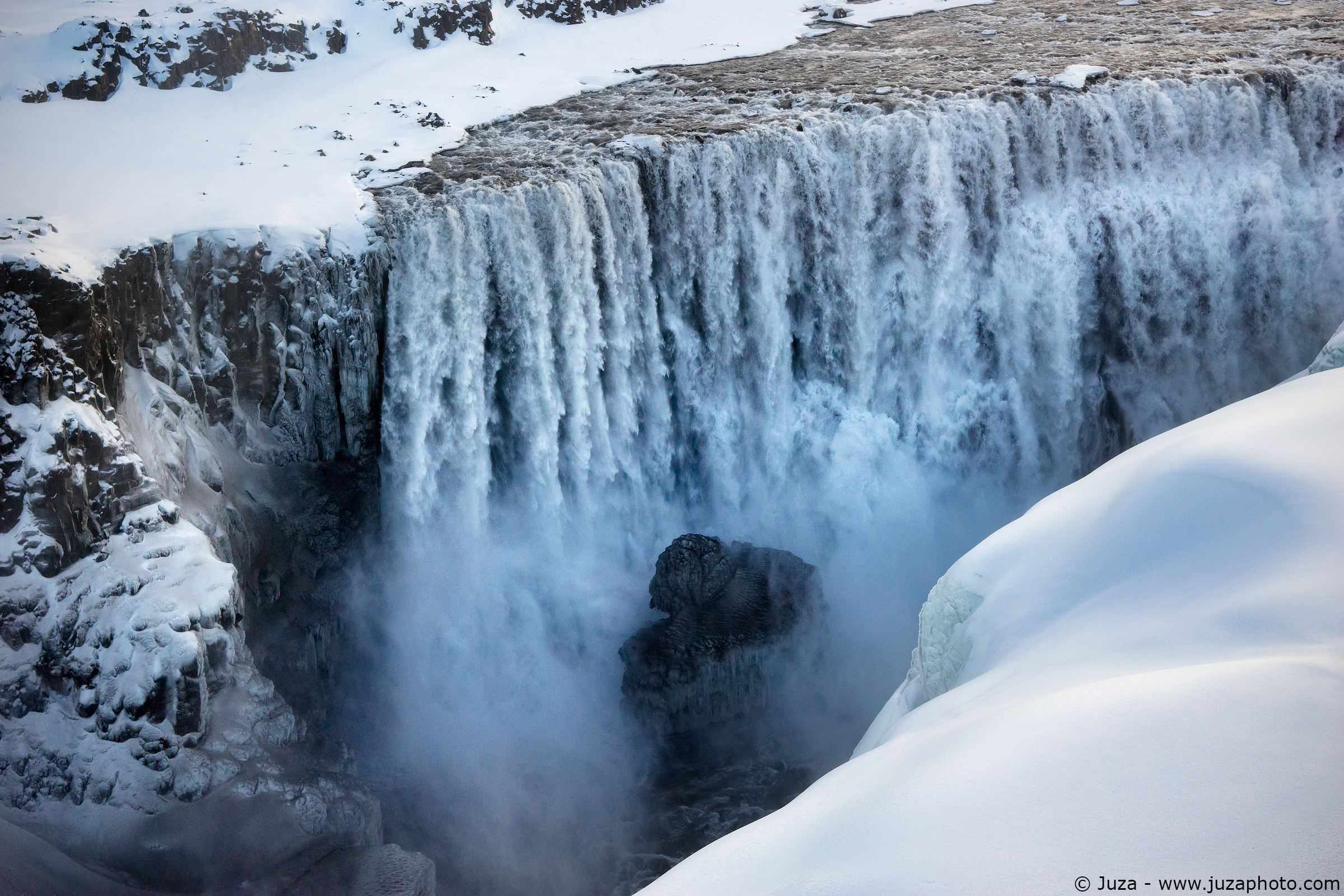 A cold Dettifoss