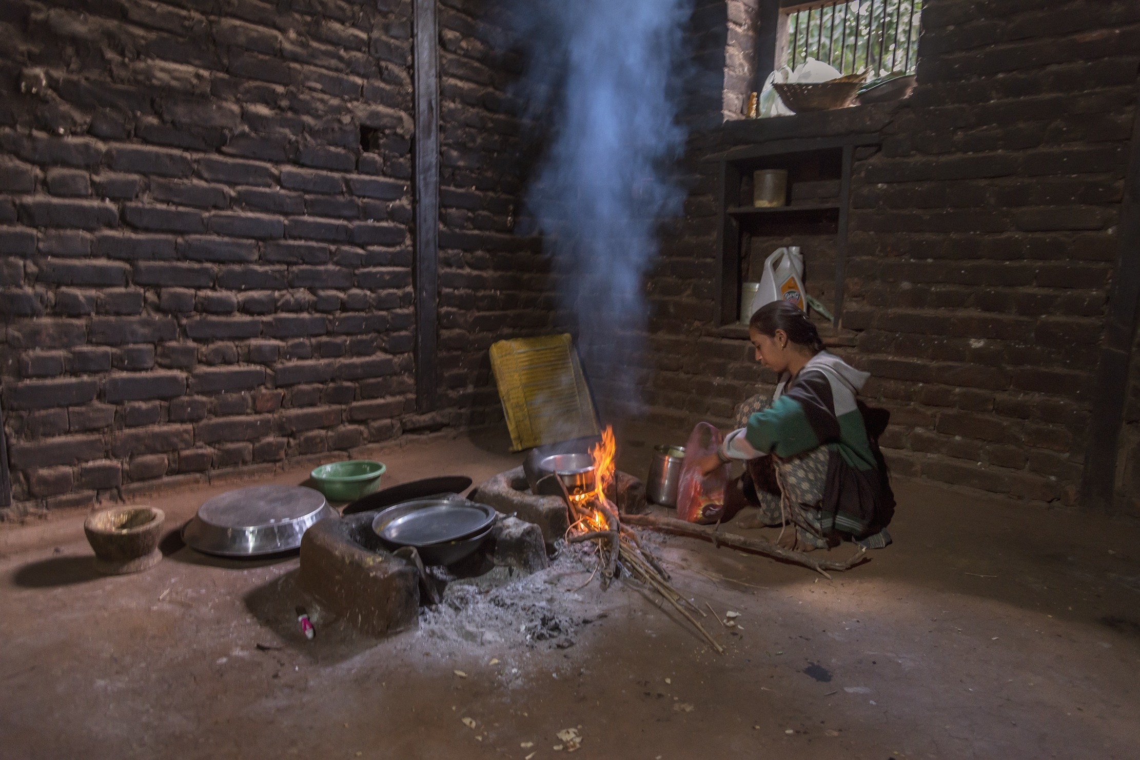 Gujarat 2015 - In the kitchen to prepare tea