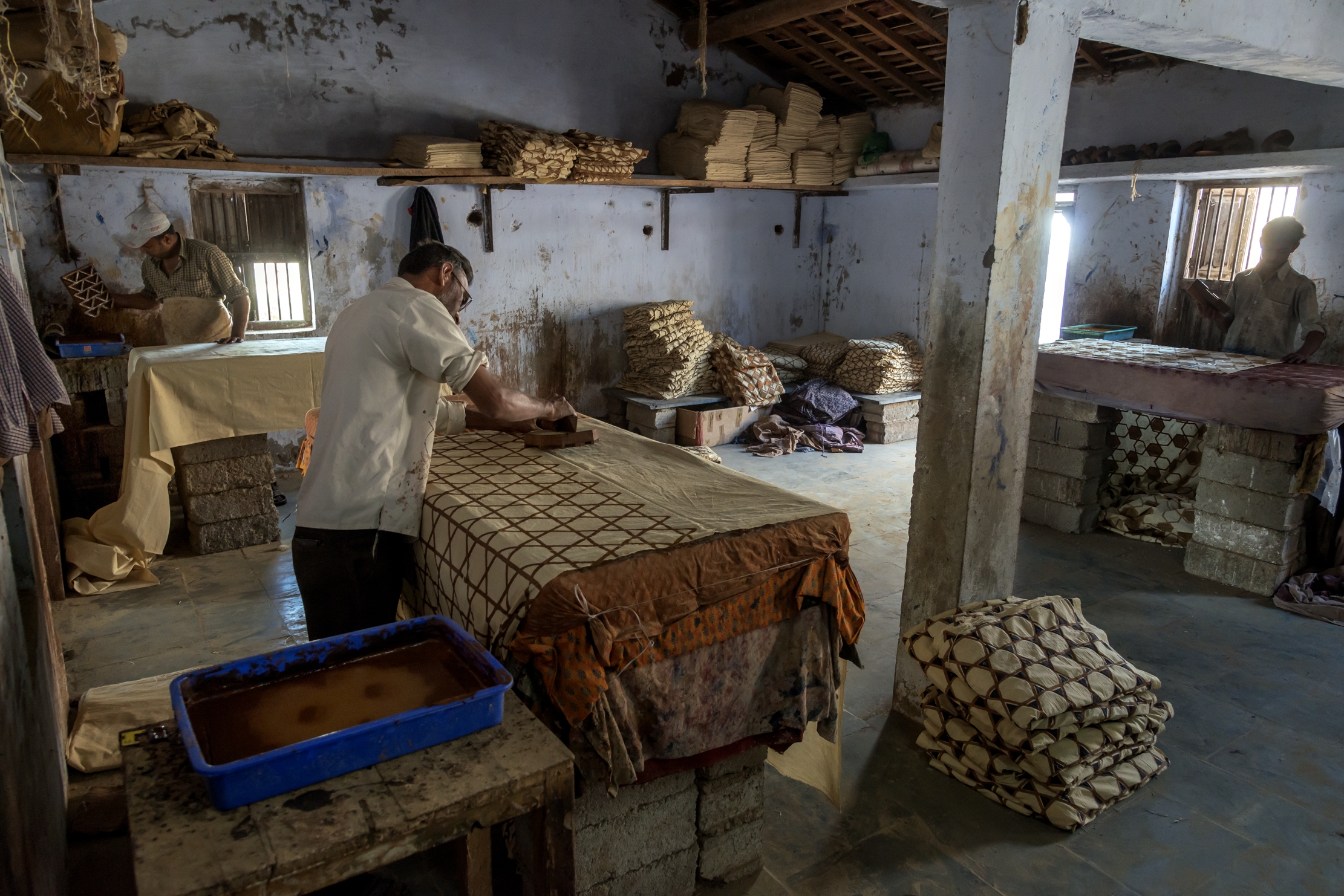 Gujarat 2015 - Nella fabbrica di tessuti e tintoria