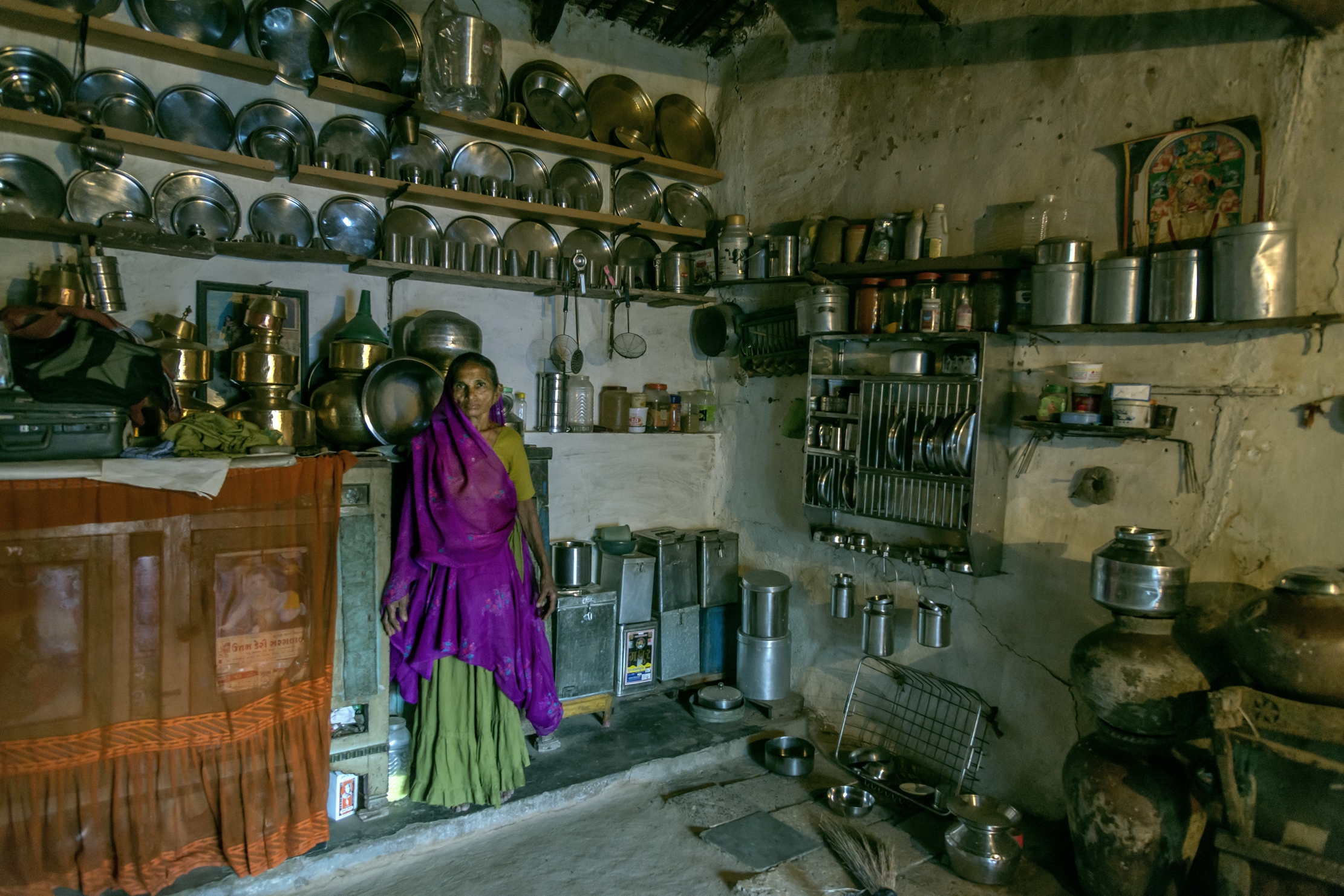 Gujarat 2015 - Contadina nella sua casa