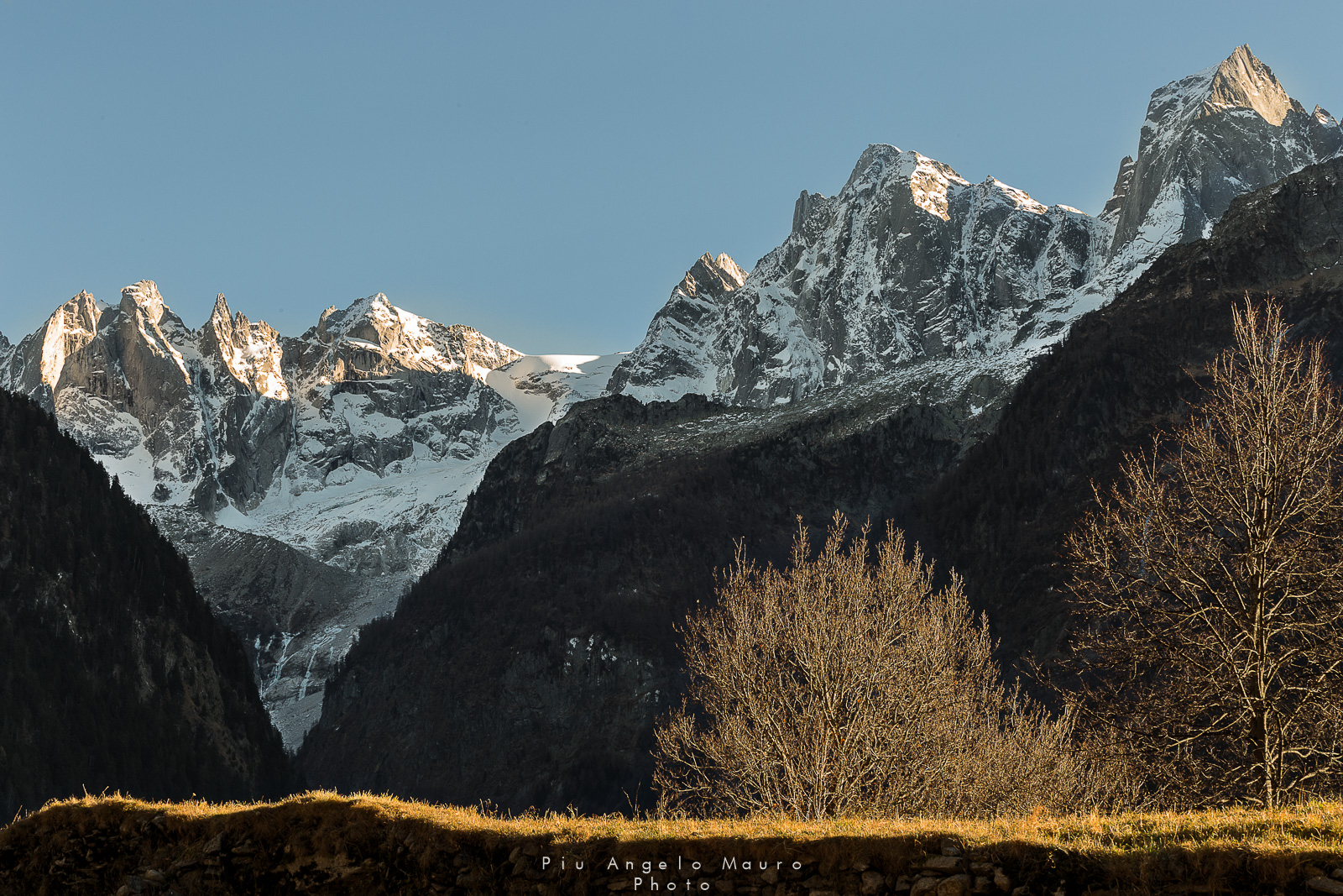 Sciore Cengalo and shovel