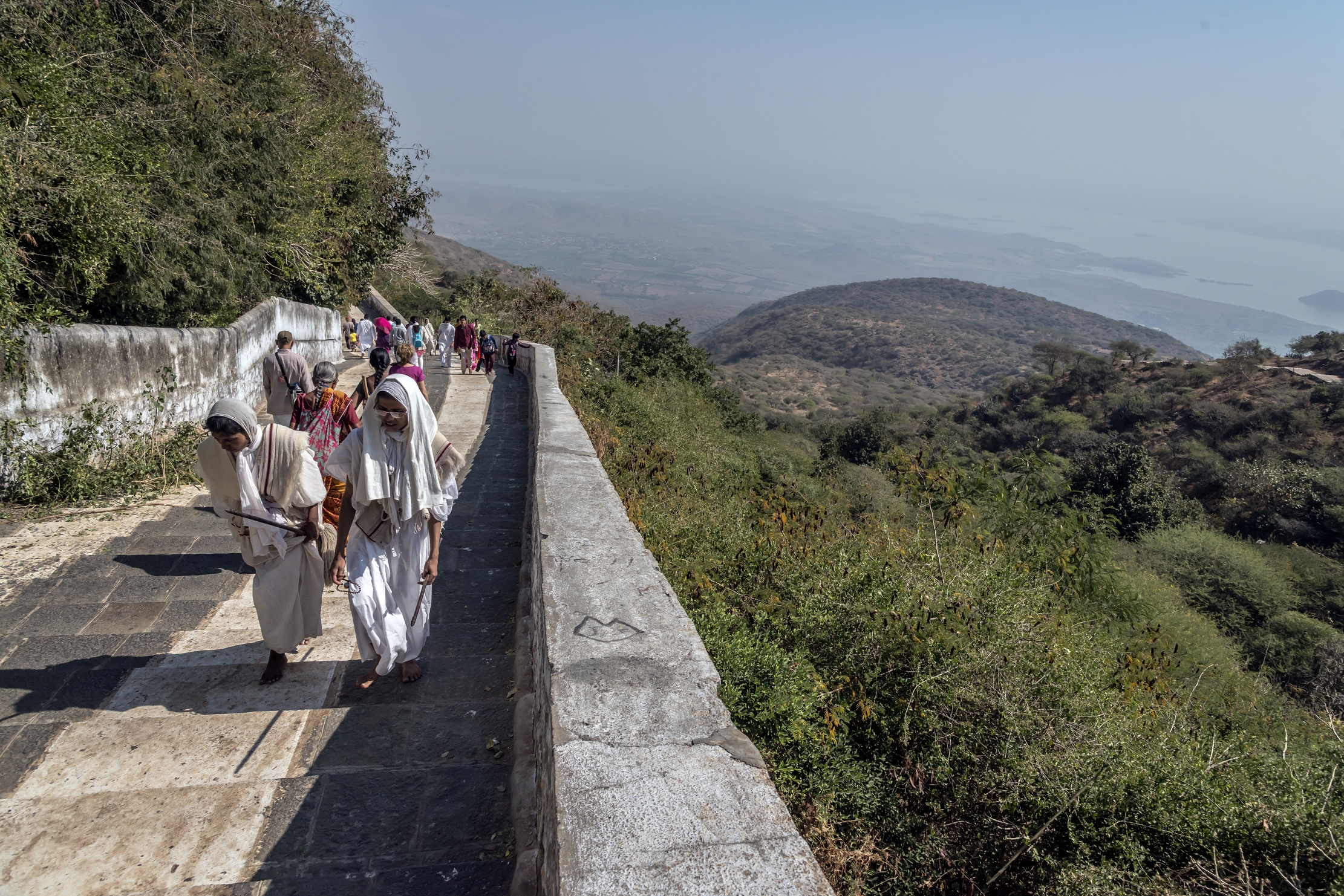 Gujarat 2015  - Pellegrini scalano il monte Shatrunjaya