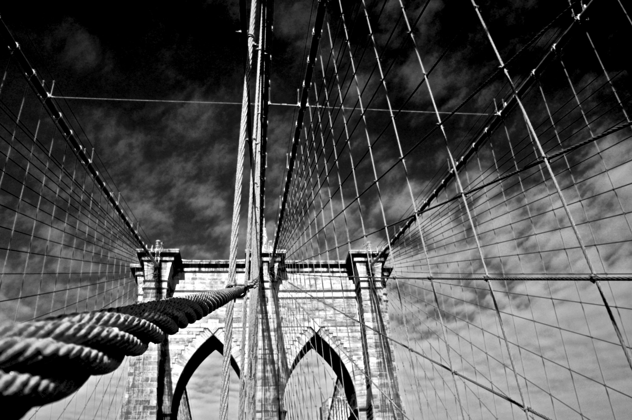 brooklyn bridge in bw