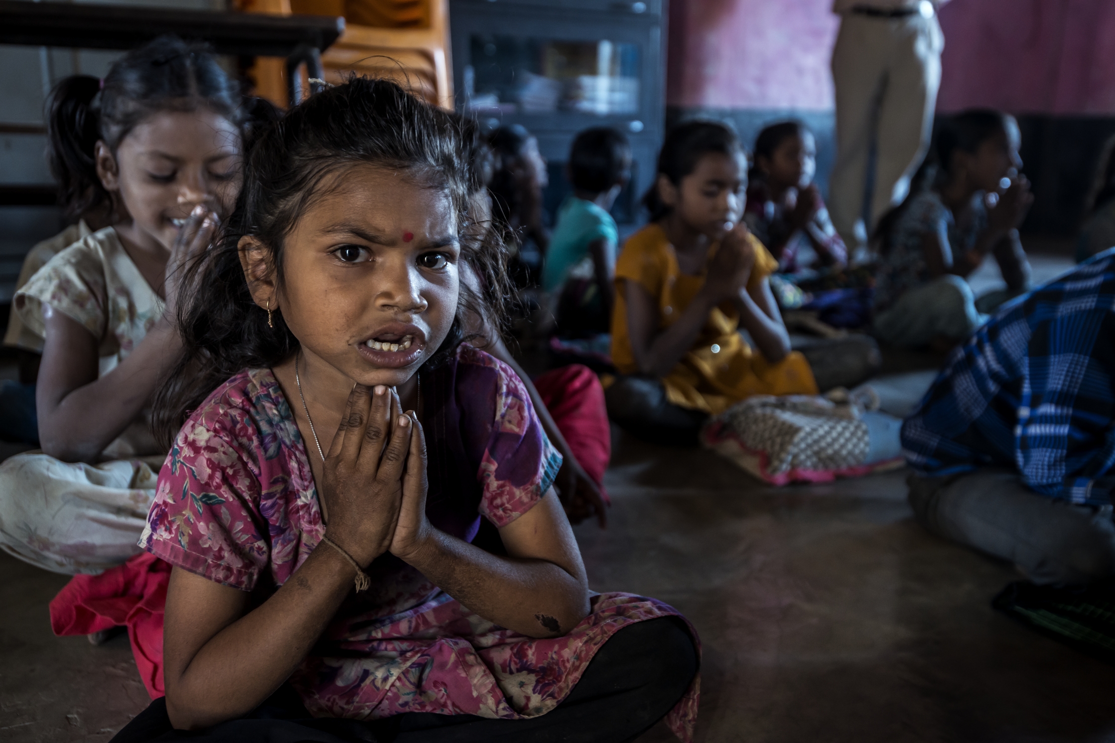 Gujarat 2015 - In una scuola rurale - Preghiera Indù