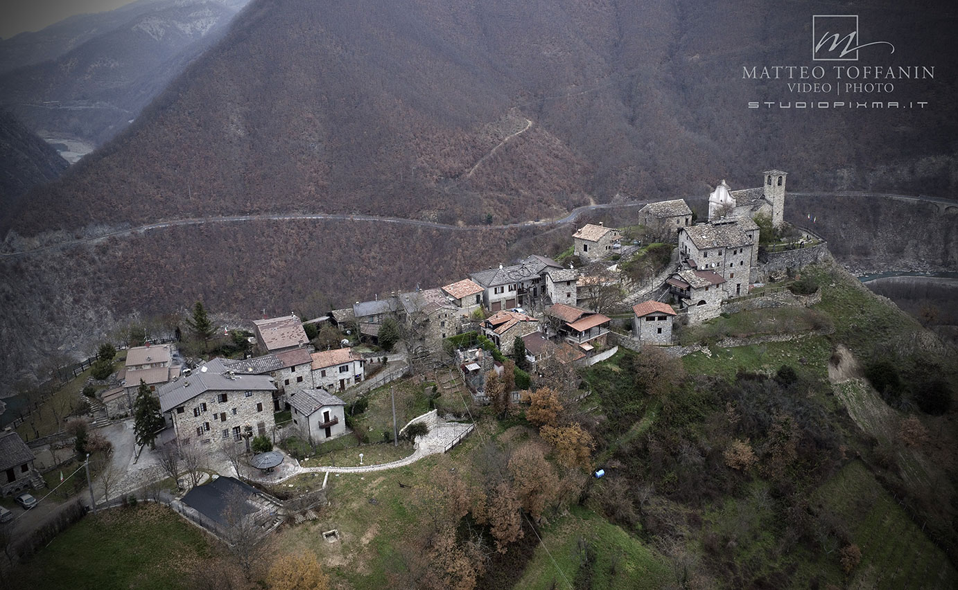 foto aerea di Brugnello con drone