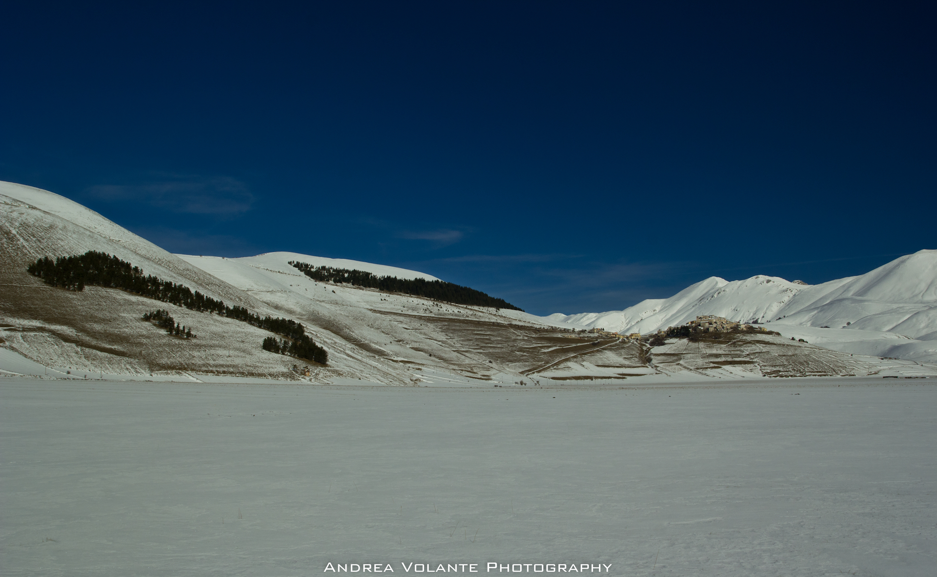 Da pian Grande ..Castelluccio saluta l'Italia.