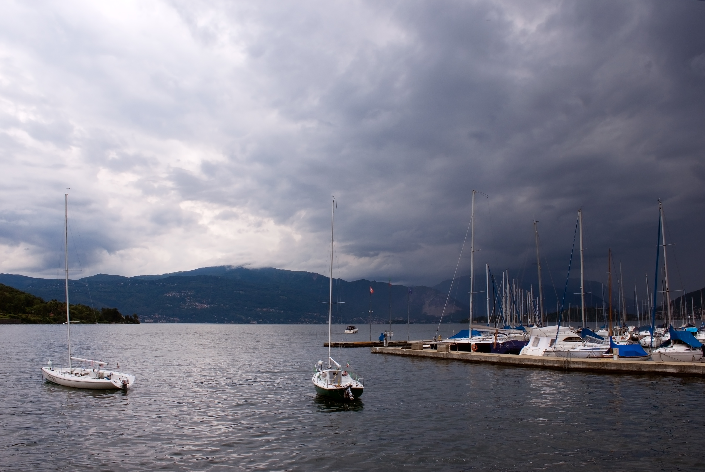 Storm coming in Laveno ...