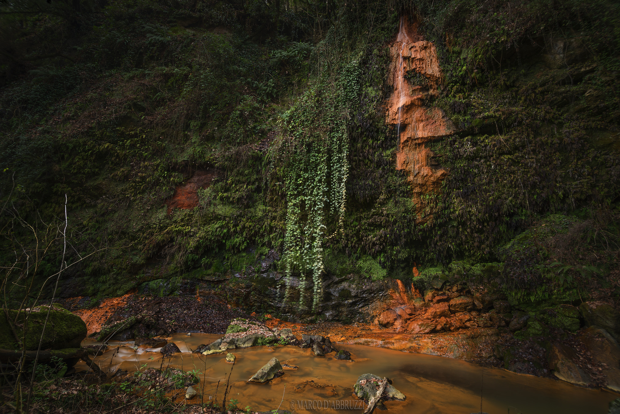 Risalendo il canalone delle cascate dell' infernaccio
