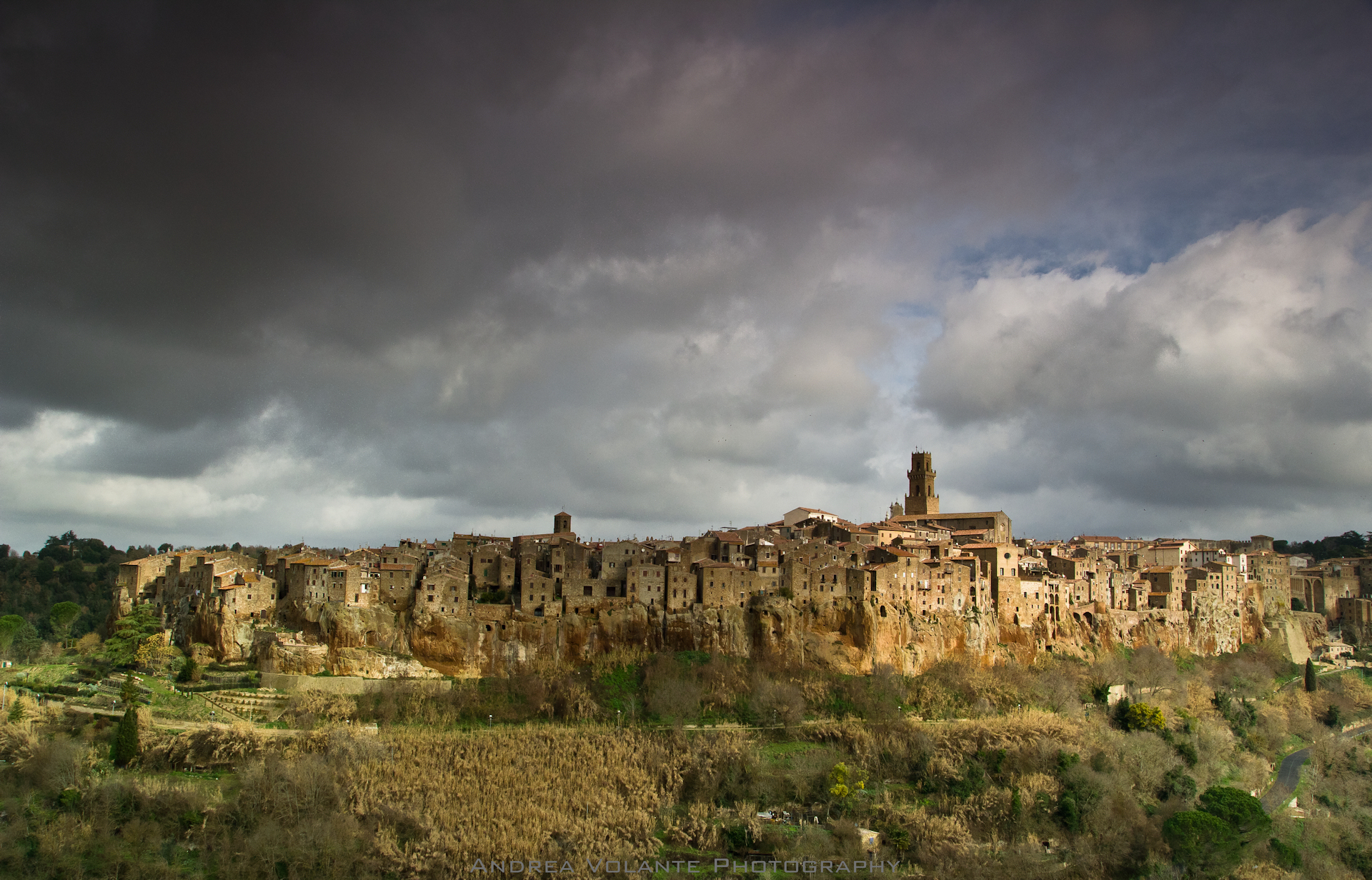 Pitigliano ..l'antico borgo etrusco arroccato sul tufo.