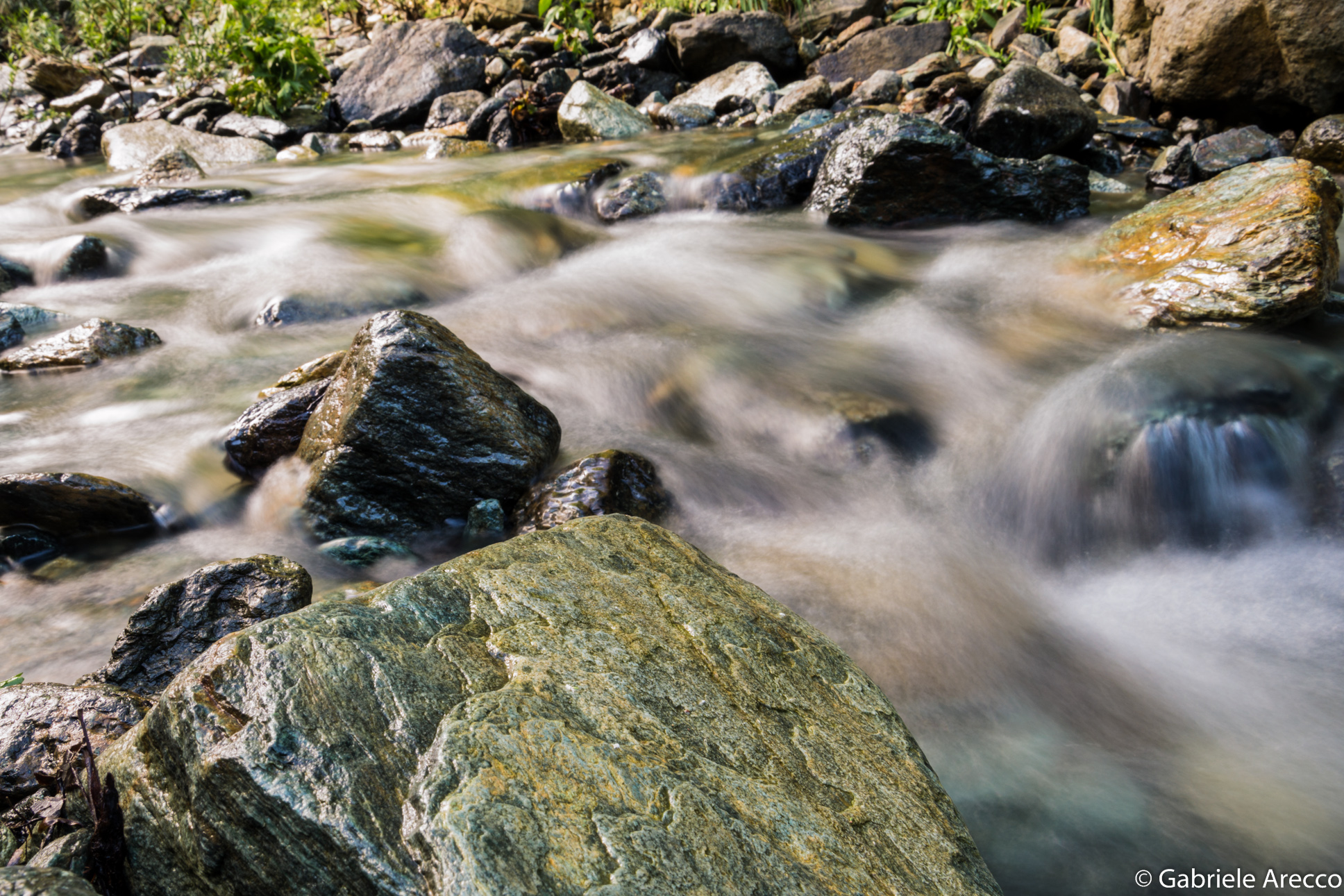 Il torrente tra le rocce