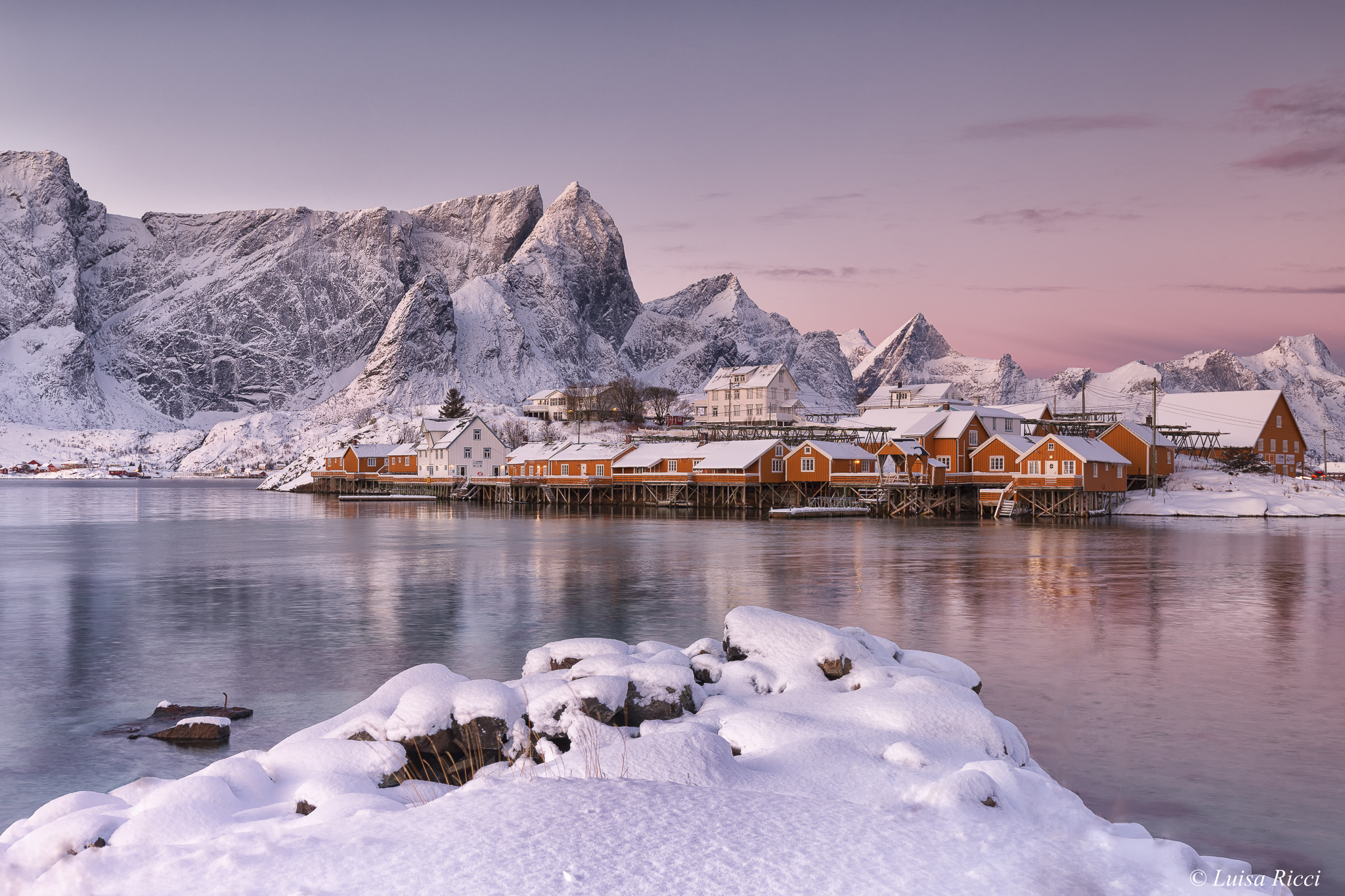 Casette arancioni a Sakrisoy