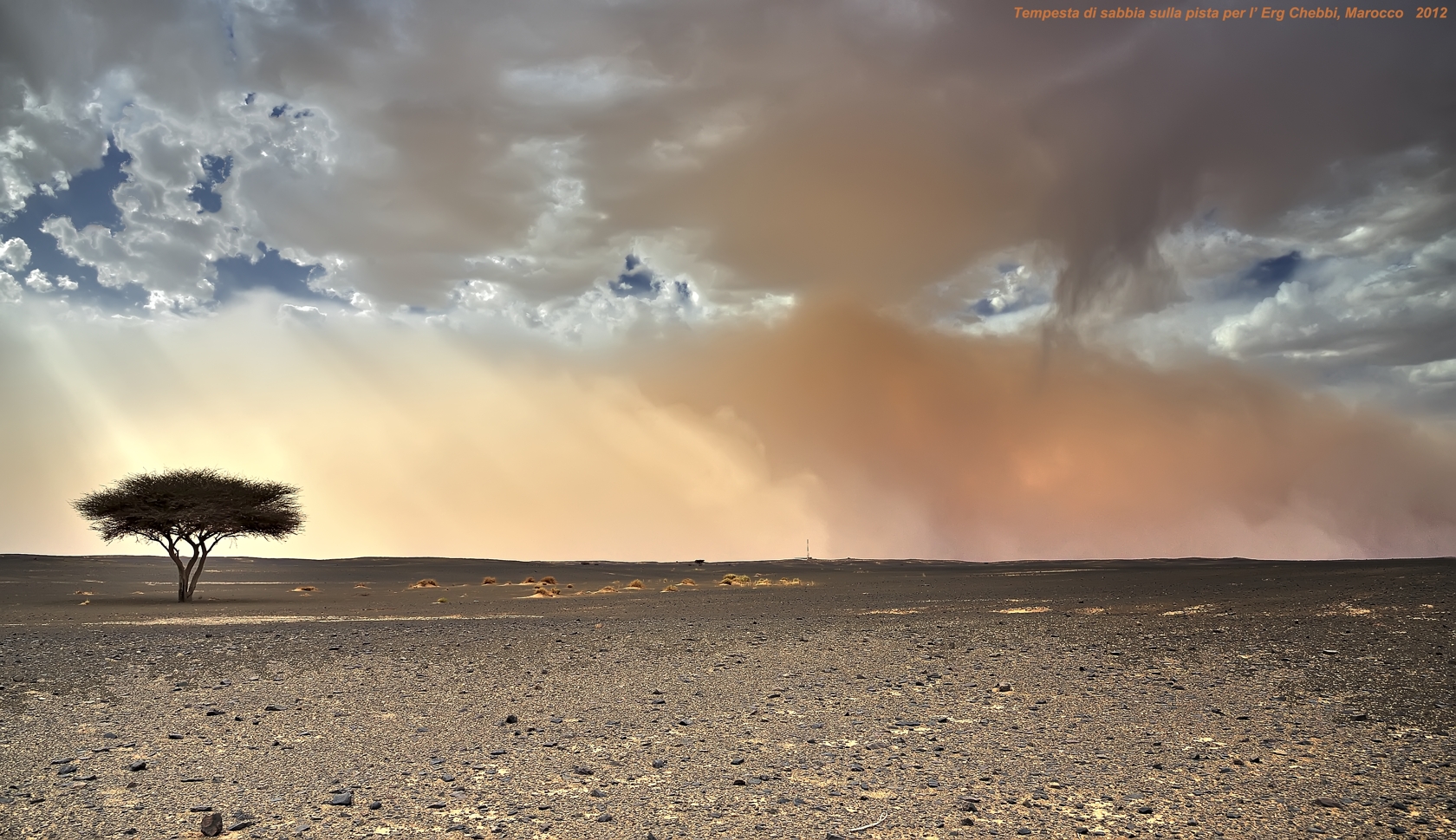 Tempesta di sabbia verso l'Erg Chebbi...