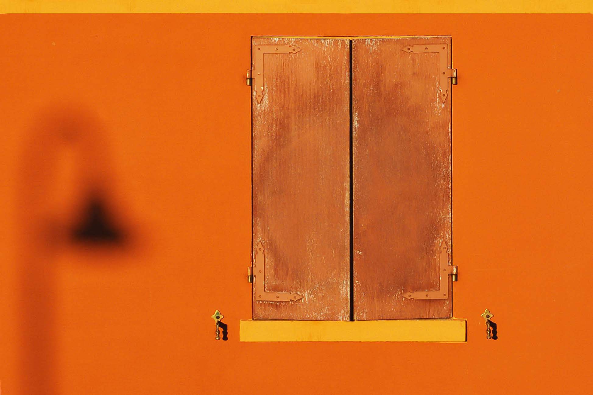 Wall with lamppost shadow