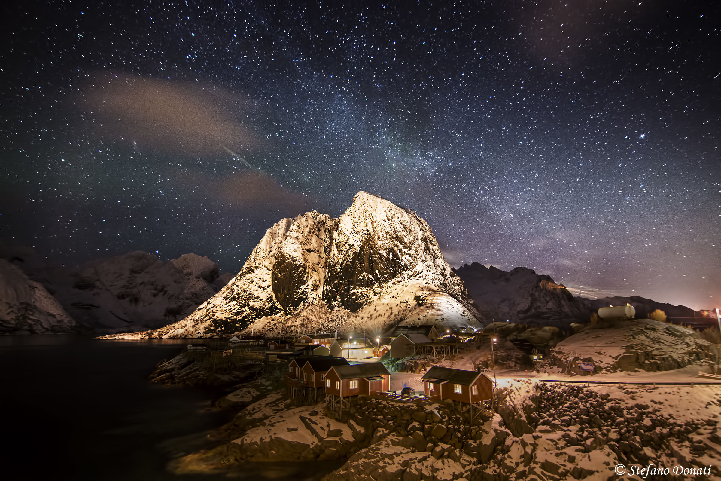 Hamnoy by night