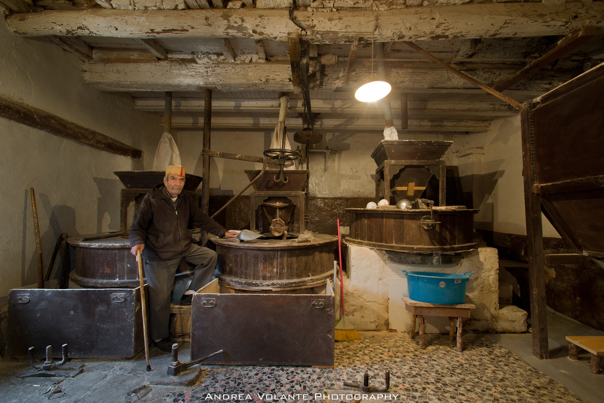 Beppe il mugnaio dell'antico mulino di Loro Ciuffenna.