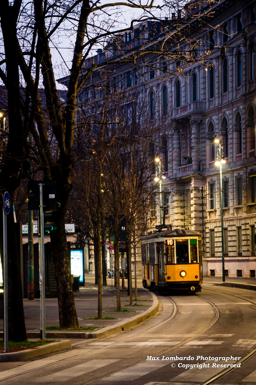 Milano - Piazza Castello - l'Alba di un nuovo giorno